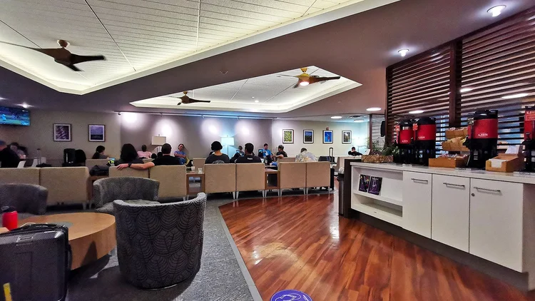 Hawaiian Airlines Premier Club at HNL