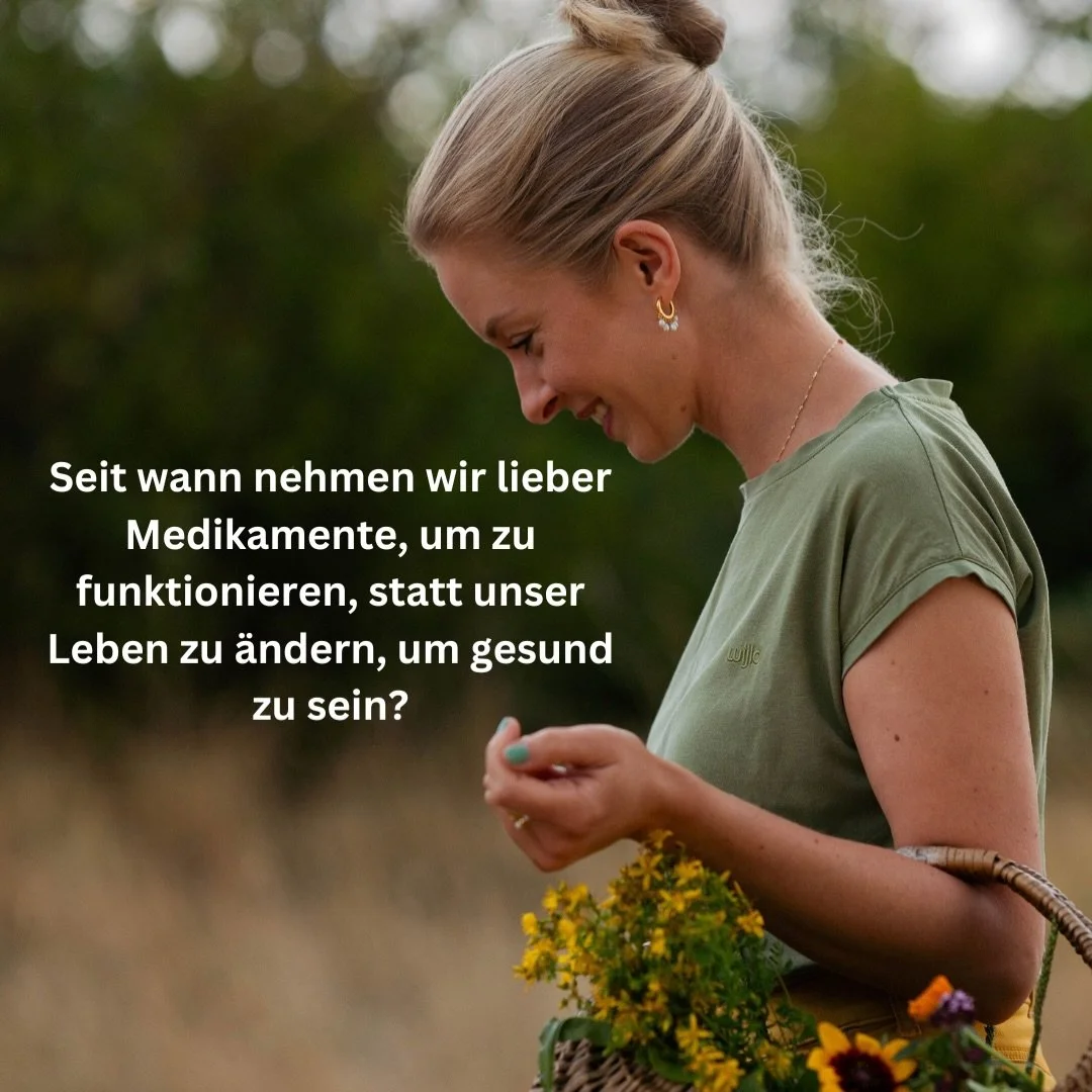 Wir rennen von Arzt zu Arzt, nehmen dies gegen Kopfschmerzen, das zum Einschlafen, noch was f&uuml;r die Verdauung &ndash; und fragen uns irgendwann nicht mal mehr, warum unser K&ouml;rper eigentlich so laut schreit. 🤷&zwj;♀️

Wir haben verlernt zuz