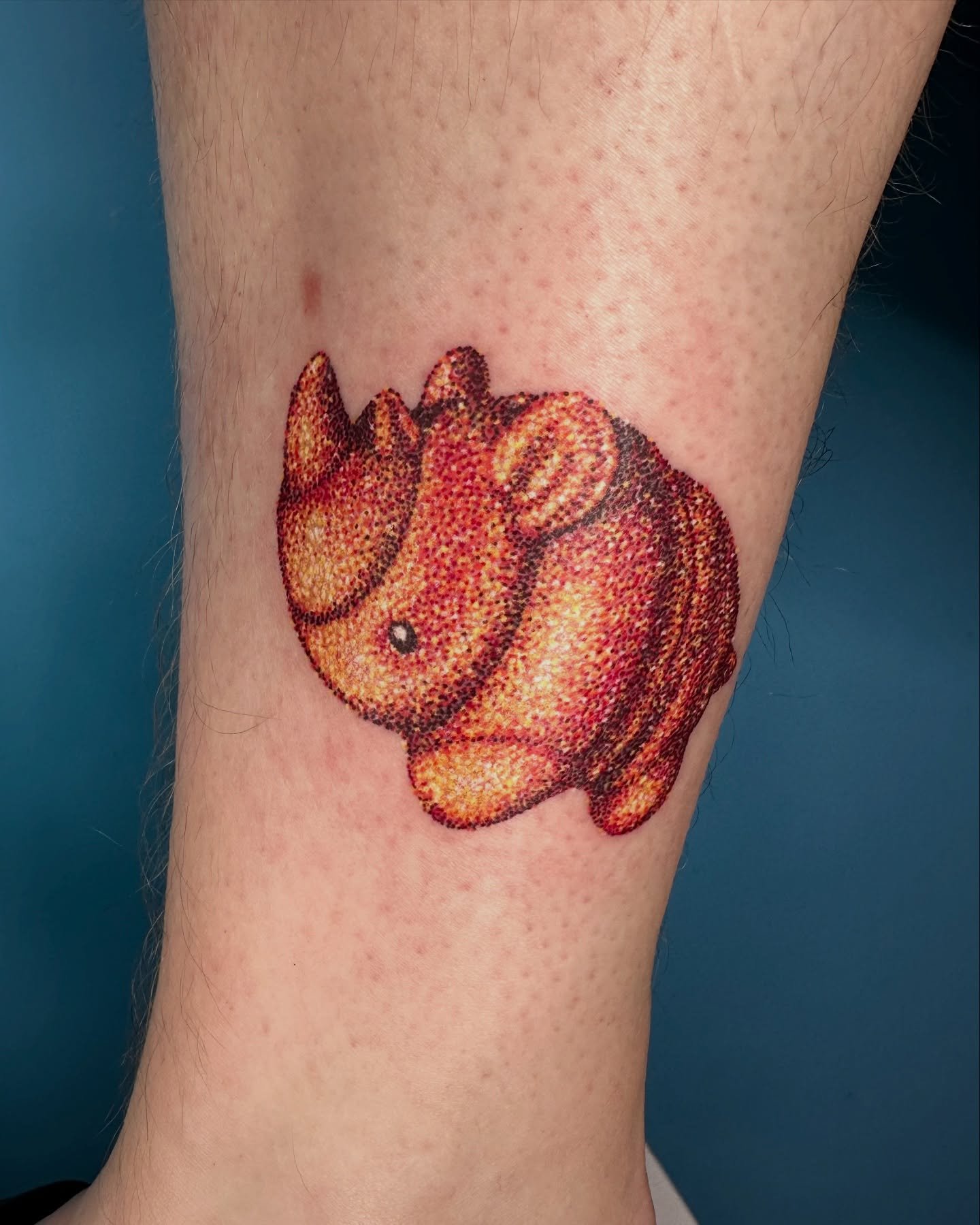 Rhino Croissant π¦π₯β¨ Another JOYOUS blind box tattoo reveal!
Would YOU dare to open a #blindbox & tattoo with me? Drop a π if you would π₯πͺ‘π Swipe to see the magic behind this mystery design! π
β¨Your body, YOUR choice! While the toy we us
