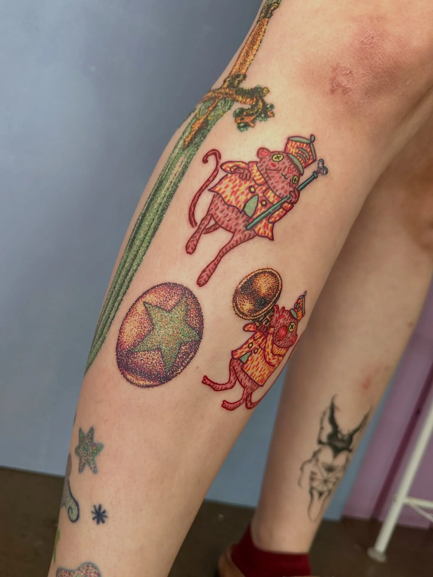 πͺ All eyes on me! πβ¨ Fresh little mice join the colorful circus under the big top! So in love with how this playful piece turned out π»
Plus, a peek at the fully healed Glass Bunny + Sword! ππ₯
It’s always an honor to bring your amazing c