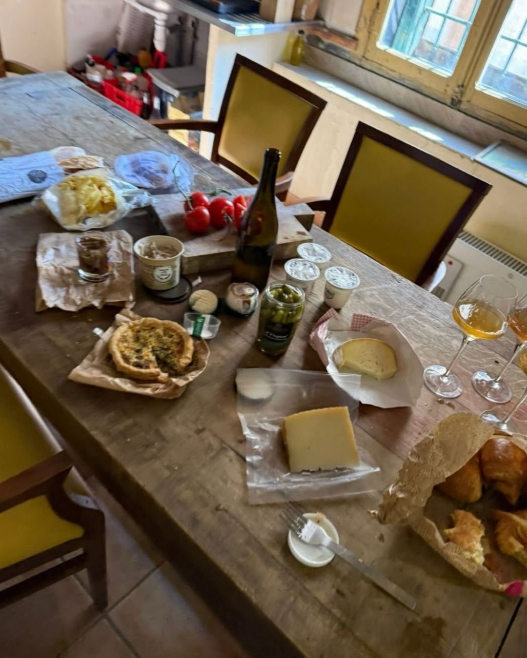 Client spotlight: ROUQUIN

Taking a break from bottling in Estagel France with a lunch of cheese, bread, and our new wines.