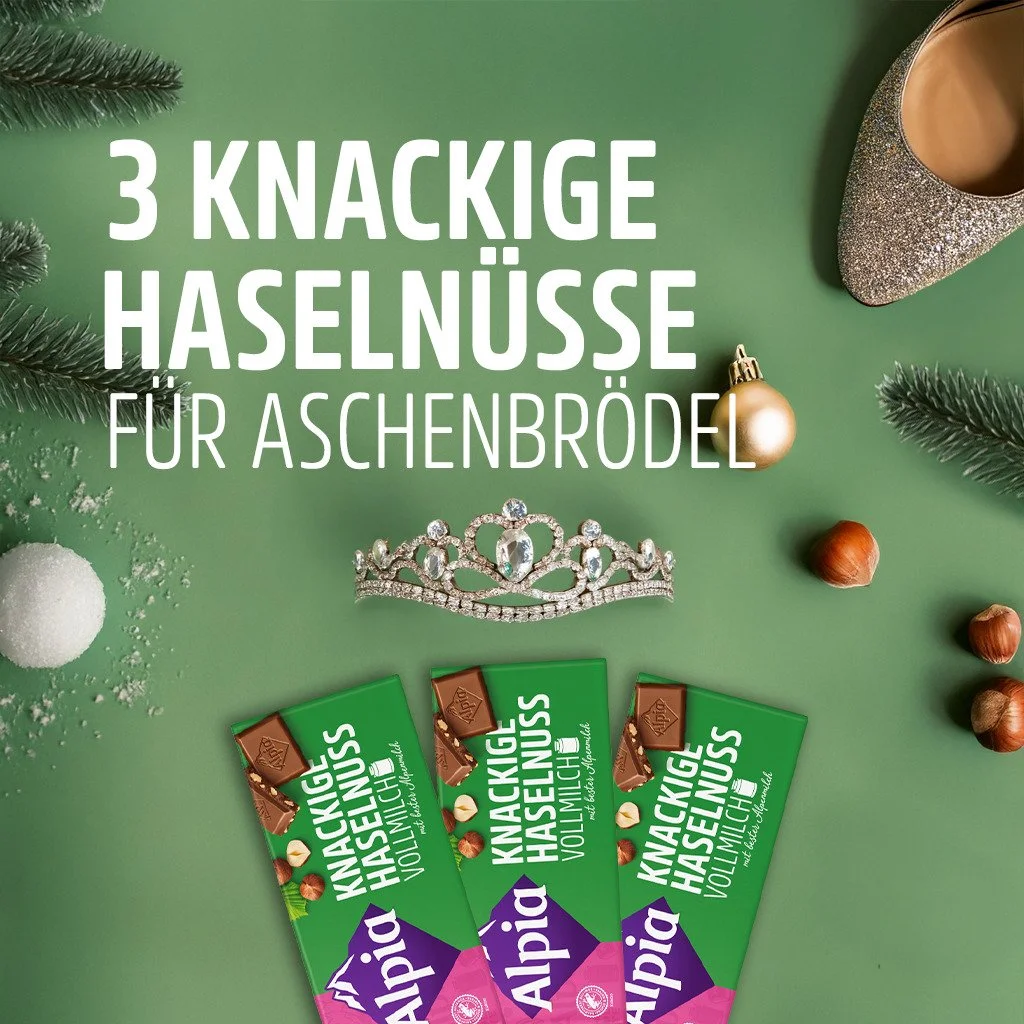Alpia Knackige Haselnuss – Drei leckere Haselnüsse aus Alpia Schokolade im Aschenbrödel-Stil, perfekt für festliche Momente.