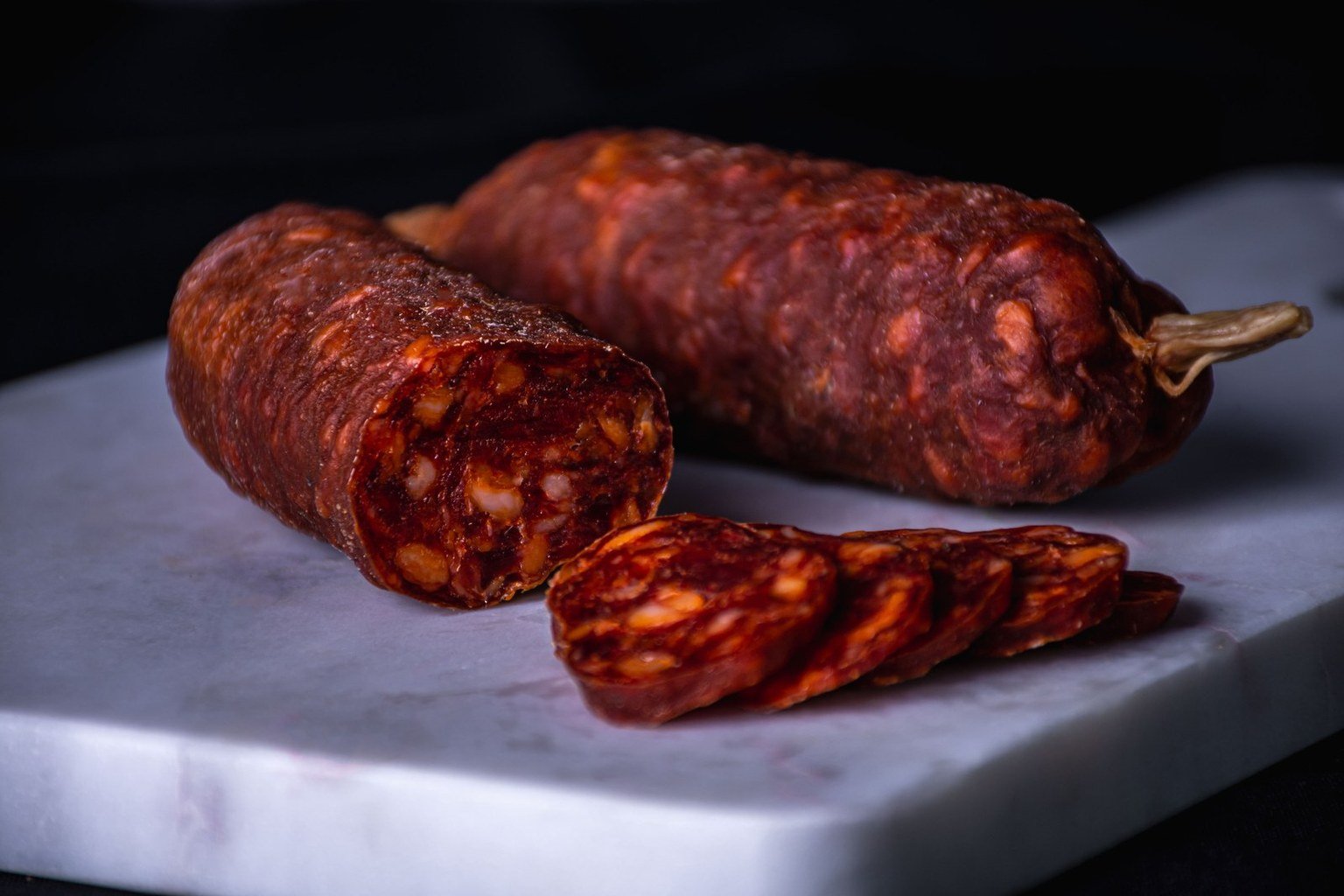 saucisson-piment-espelette-close.jpg