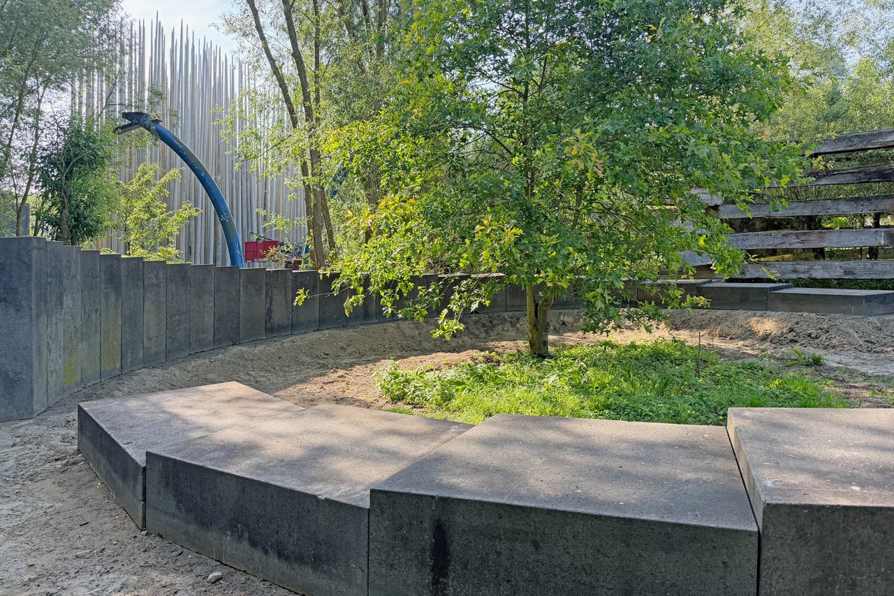 Twee halve cirkels | basalt-lavablokken | 12m diameter