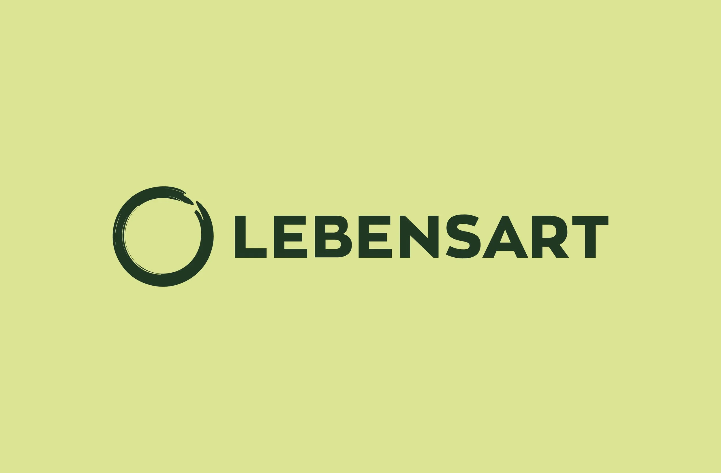 Das Logo des Lebensart-Unternehmens mit einem schwarzen Kreis und dem Schriftzug 'LEbENSART' auf grünem Hintergrund.