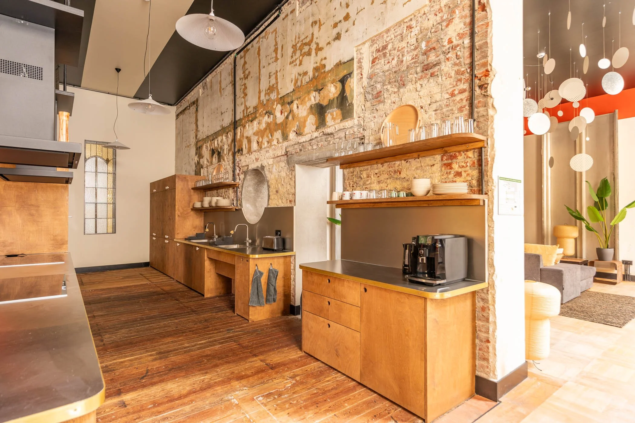 cohabs-house-passagedunord19-20236-coliving-brussels-unit_2-shared-kitchen-openkitchen-virtual-tour.jpg