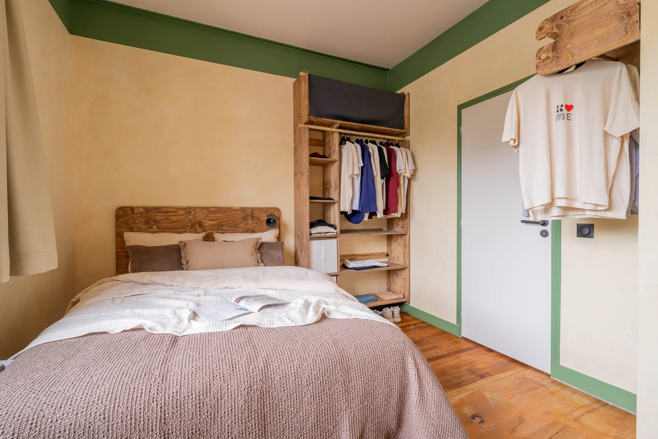 cohabs-house-bonnevoie112-7404616-coliving-luxembourg-staged-bedroom-lifestyle-interiordesign.jpg
