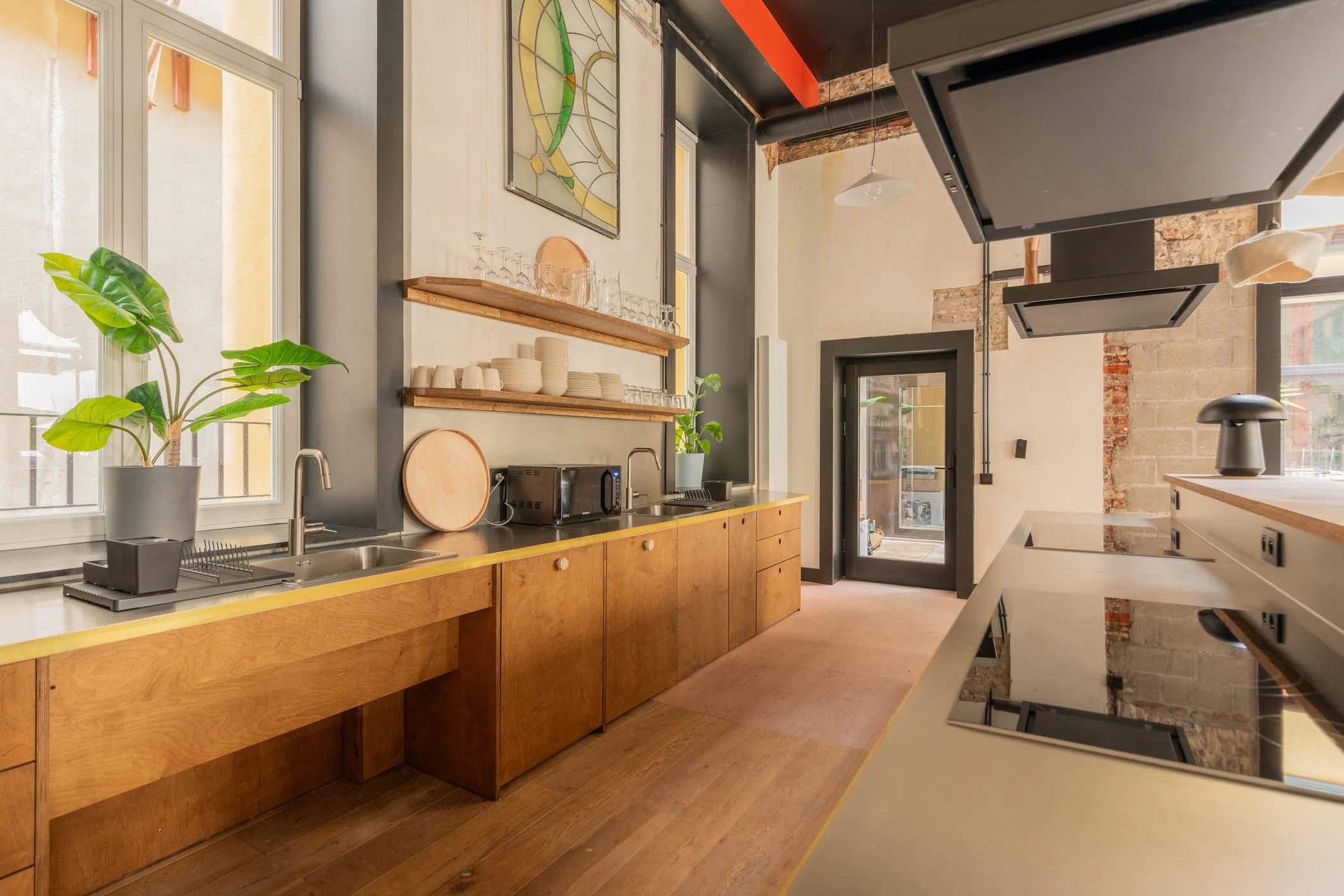 cohabs-house-passagedunord19-10238-coliving-brussels-unit_1-shared-kitchen-openkitchen-virtual-tour.jpg