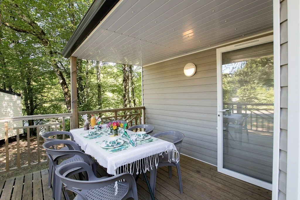 MOBIL-HOME-GRAND-FAMILY-ESPACE-CAMPING-LA-BOUQUERIE-EDEN-VILLAGES-4-ETOILES-EXTERIEUR-TERRASSE-.jpg