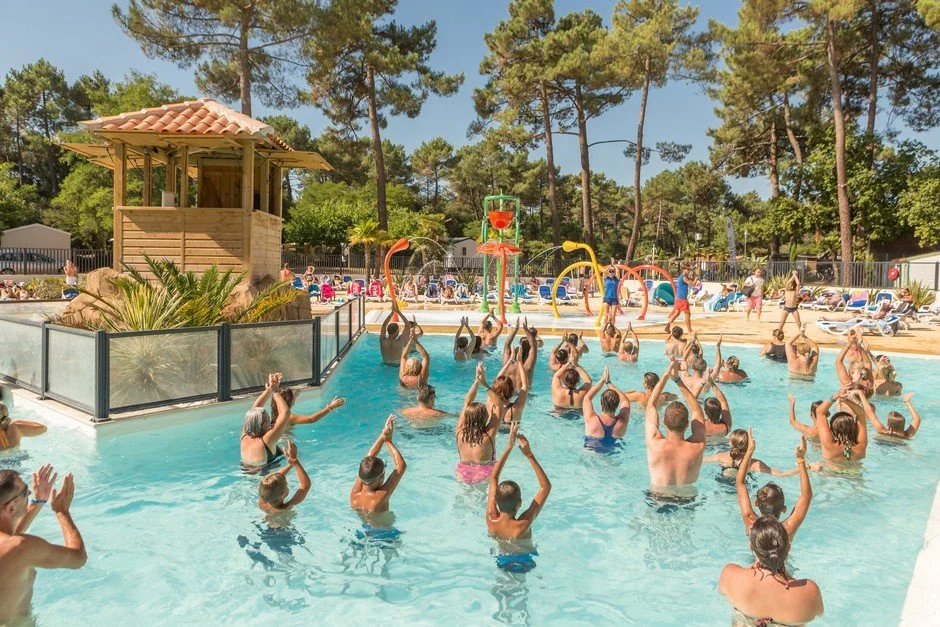 ACTIVITES-SPORT-CAMPING-ENFANTS-PALMYRE-LOISIRS-ANIMATION-4-ETOILES-AQUAGYM.jpg