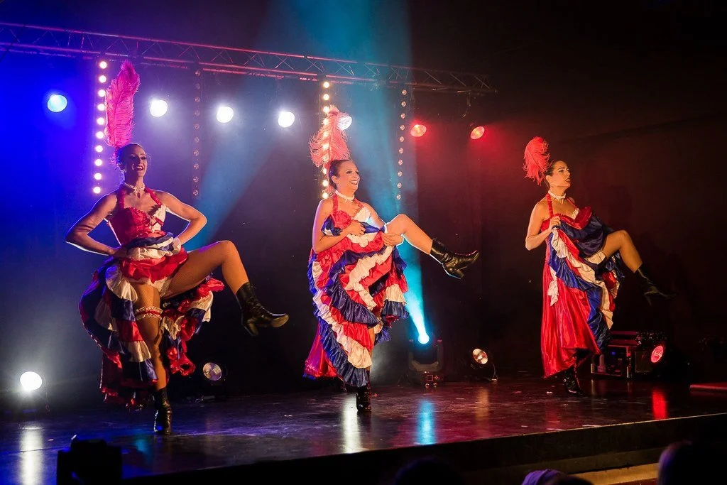 ANIMATIONS-SOIREE-SPECTACLE-SHOW-FAMILLES-SCENE-AMBIANCE-FESTIVE-CAMPING-OCEAN-ILE-DE-RE-EDEN-VILLAGES-4-ETOILE-FRENCH-CANCAN.jpg