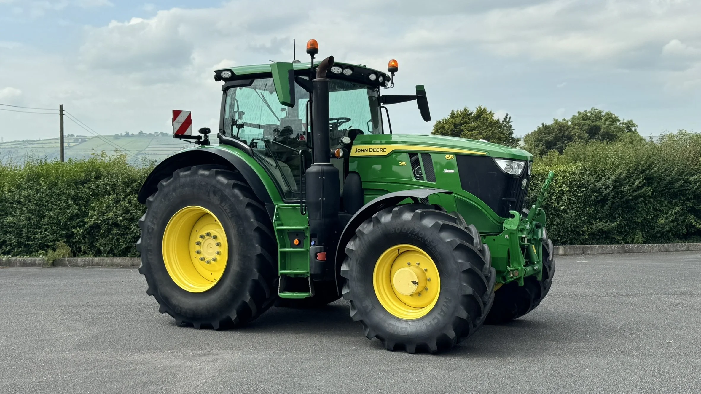 John Deere 6R 215