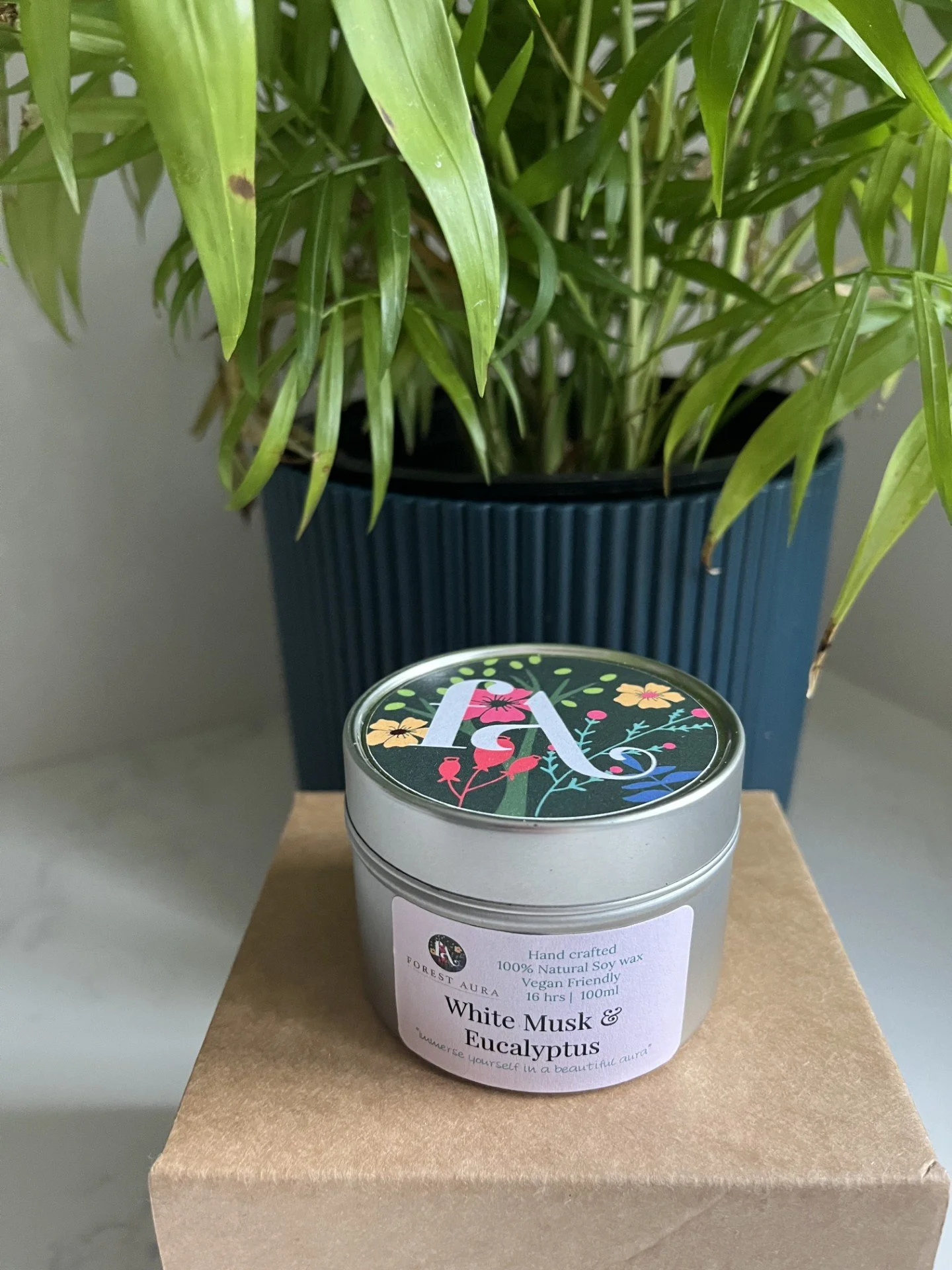 white musk tin 1.jpg