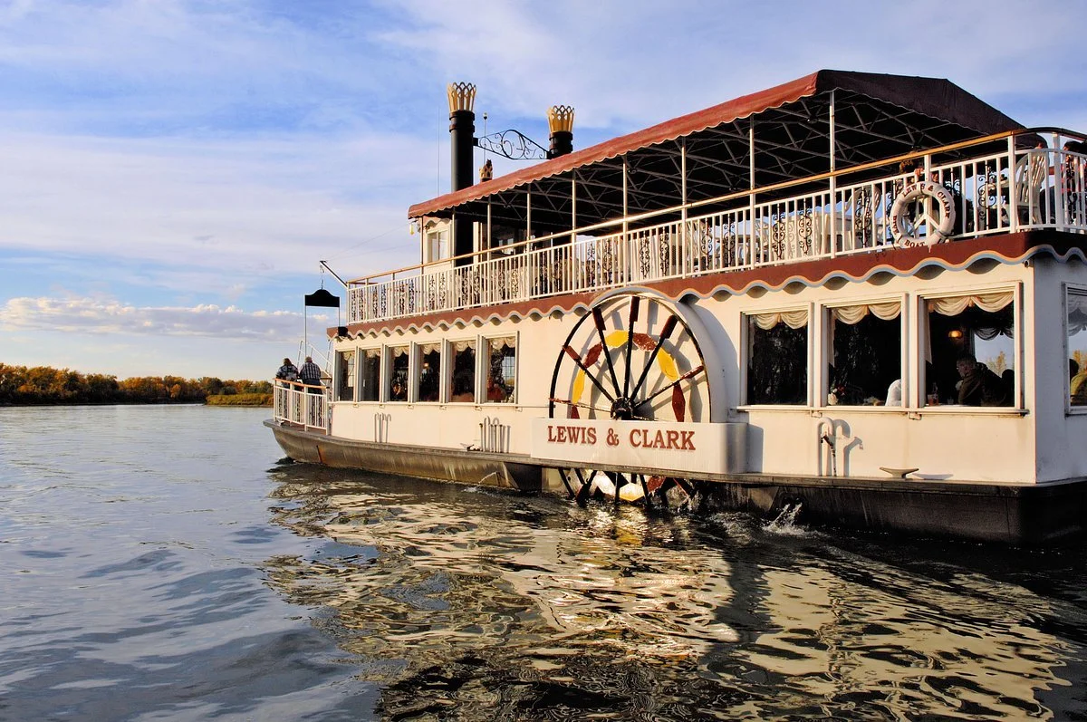 lewis-and-clark-riverboat.jpg