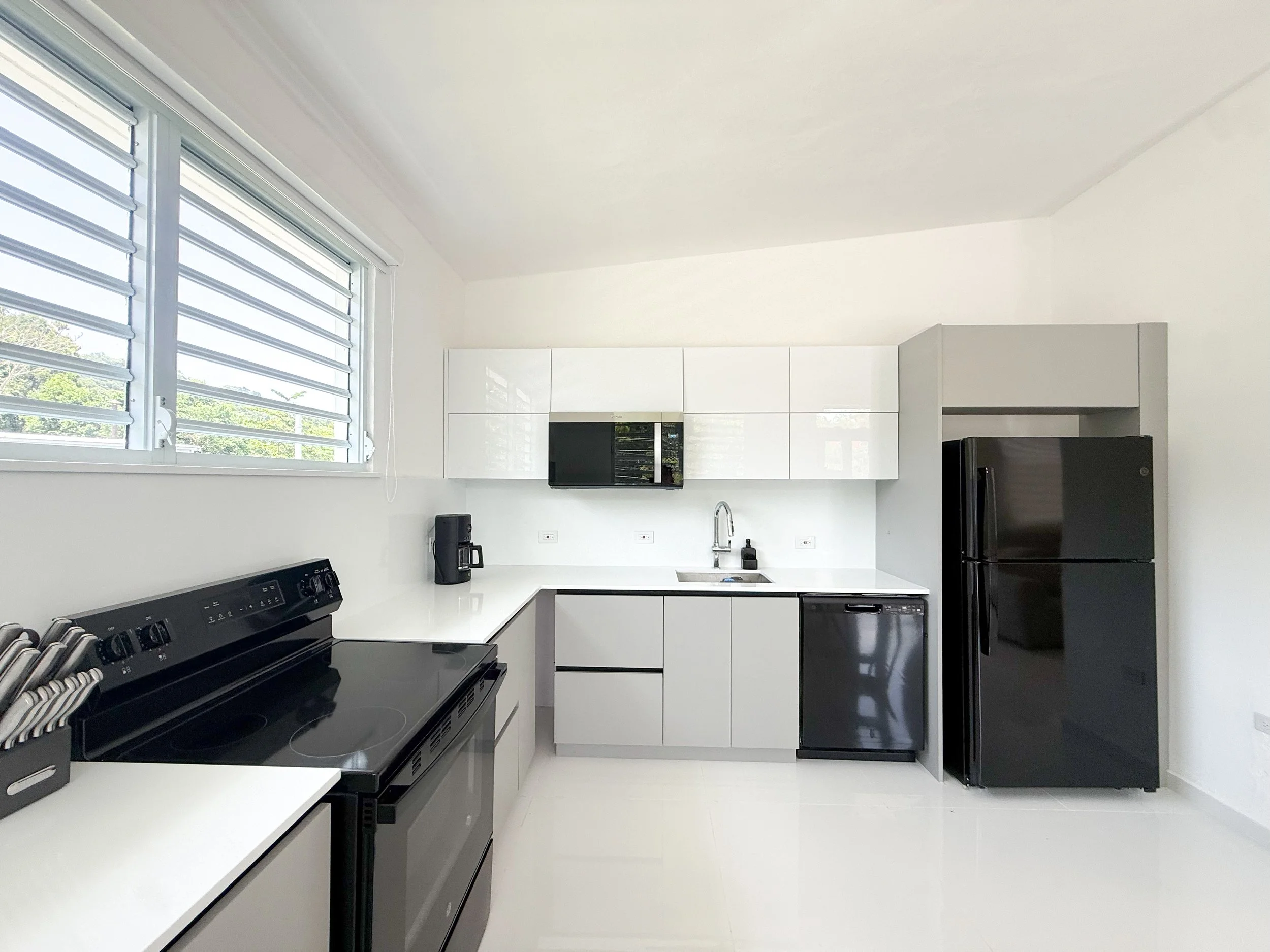 Full kitchen