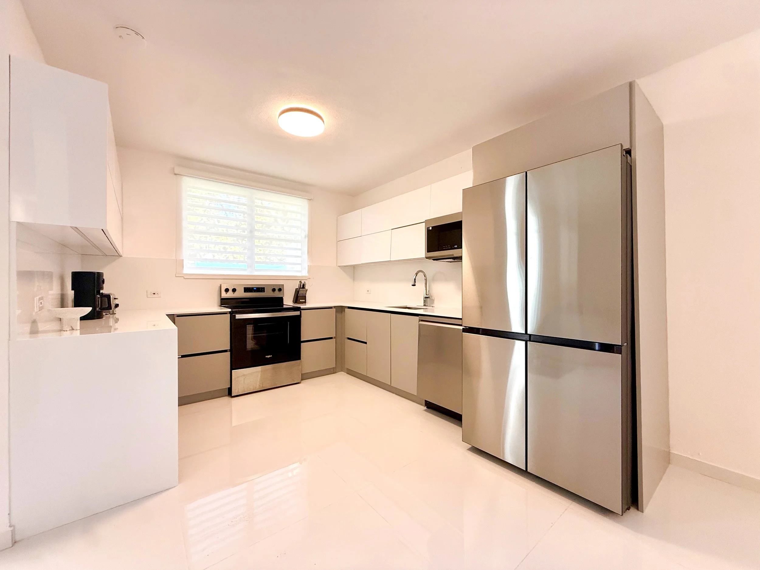 Full kitchen