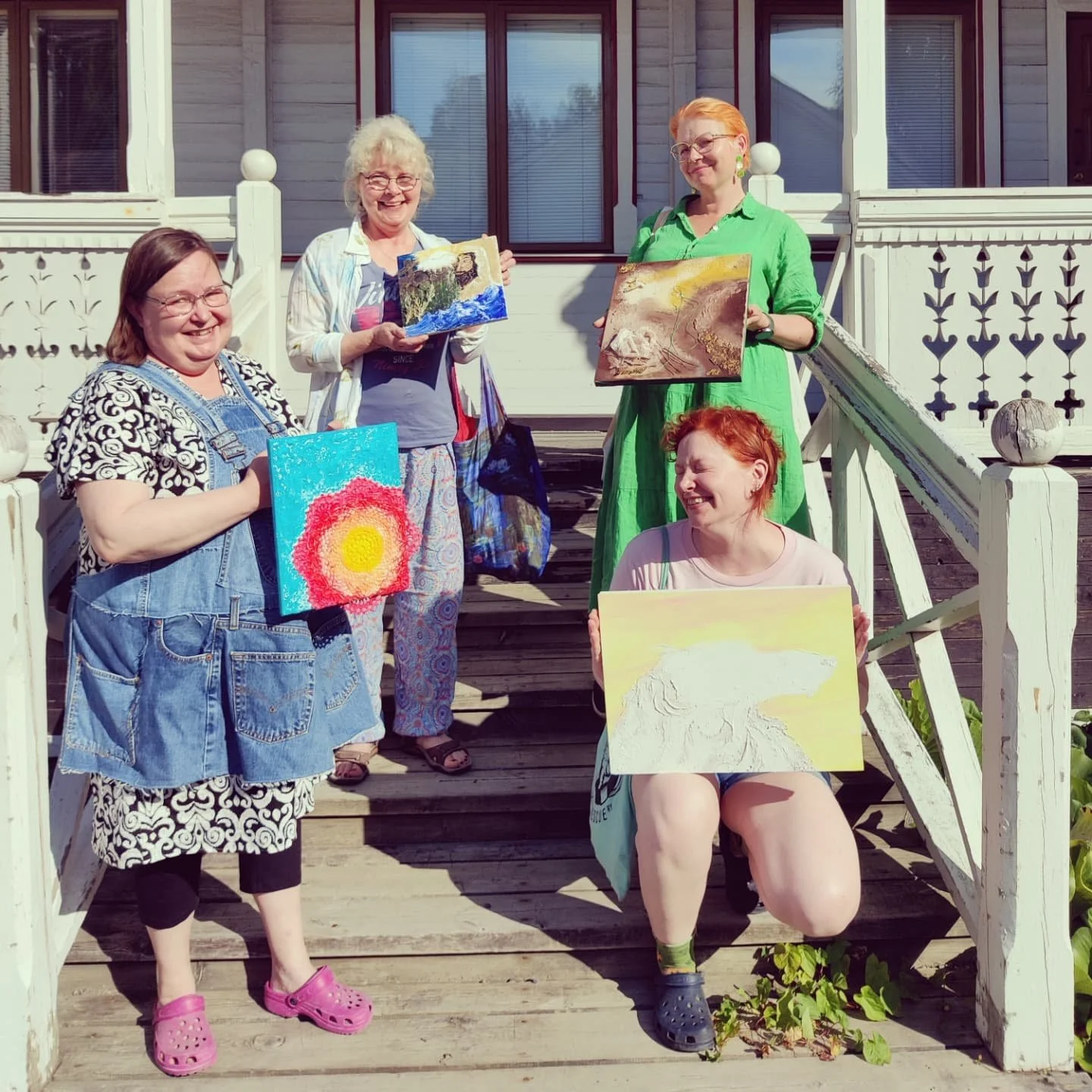 Kiitos struktuurimaalaus ty&ouml;pajan osallistujille ihanasta energiasta ja heitt&auml;ytymisest&auml; uusien taitojen &auml;&auml;relle! ✨🙌🏻🤗

Upeita teoksia valmistui ja alkoi syntym&auml;&auml;n, olipahan kivaa ja p&auml;iv&auml; hujahti ihan 