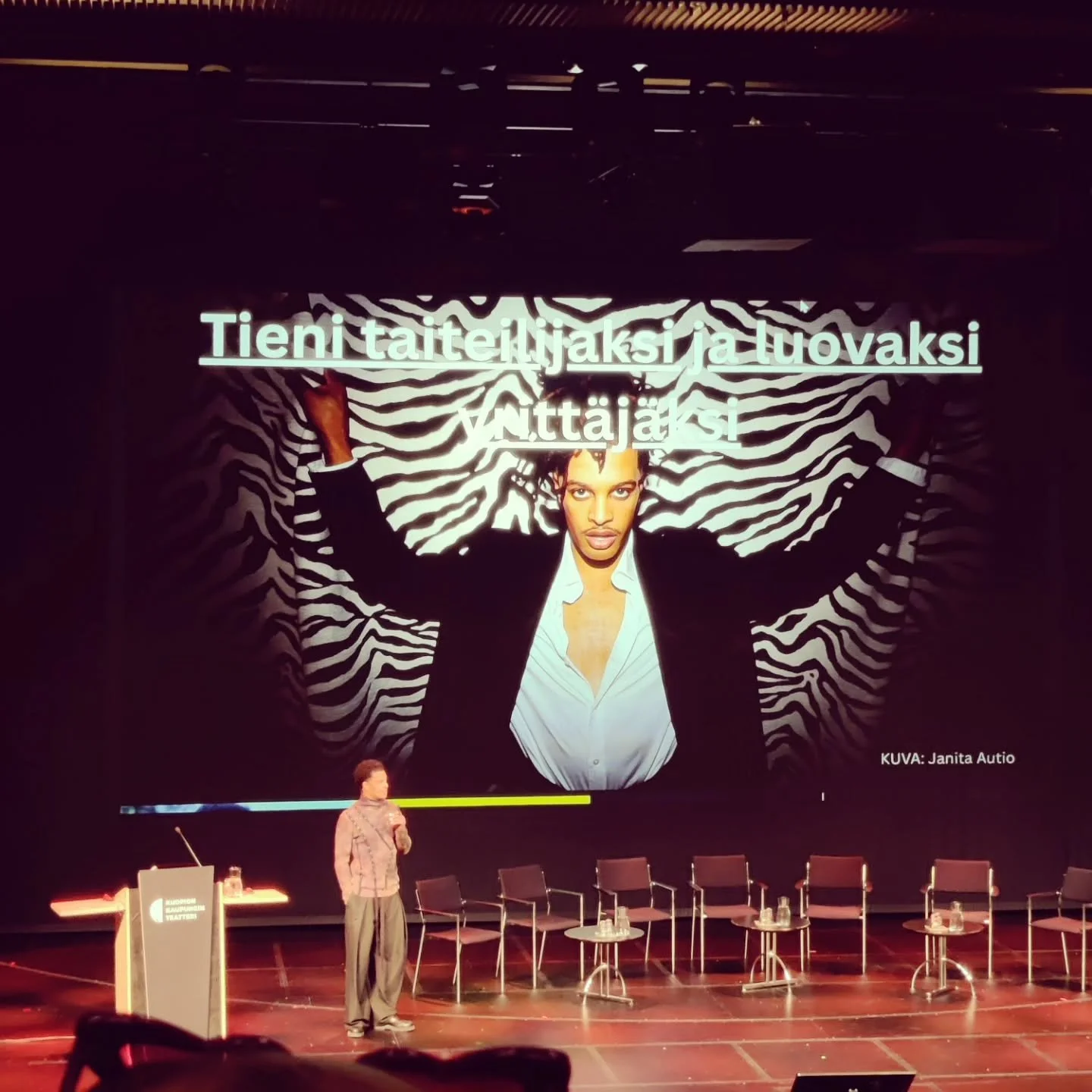 Kiitos @sillanrakentajat_taike T&auml;rke&auml;st&auml; p&auml;iv&auml;st&auml; Kuopiossa.

Eniten minua inspiroi tapahtumassa kuvissa n&auml;kyv&auml;t key note puheenvuorot by Isaac Sene ja Goldielocks ja tapahtuman p&auml;&auml;tt&auml;nyt Tiny Ha