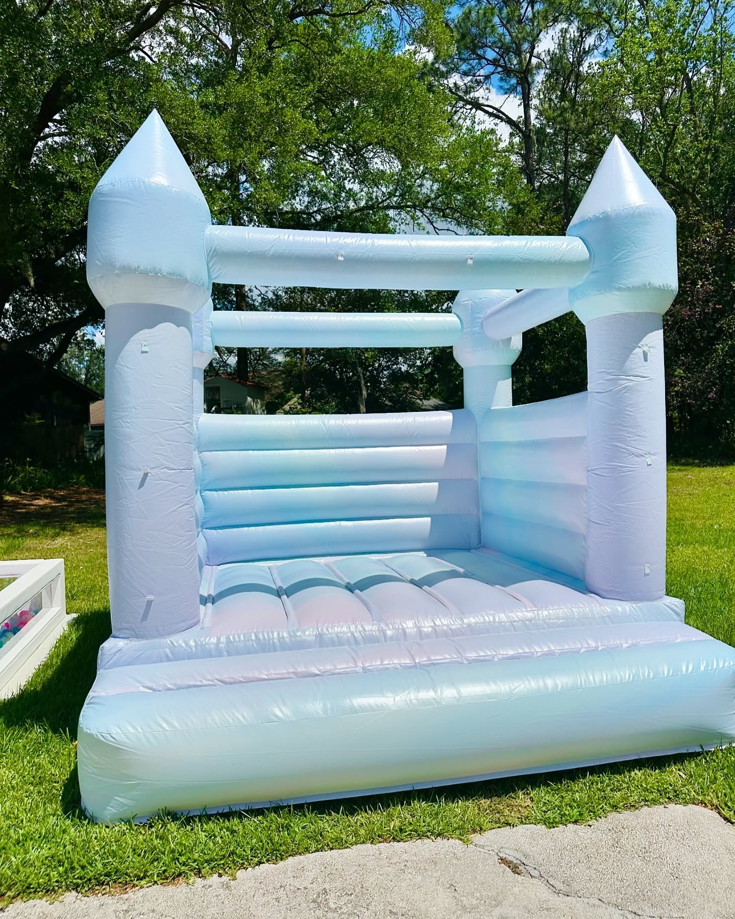 Moana magic on full display! This adorable setup featured our brand new our Cotton Candy Bounce House and the fan-fave Ball Pit with clear walls &mdash; talk about a tropical dream come true! Such a cute and fun theme, we had the best time bringing i