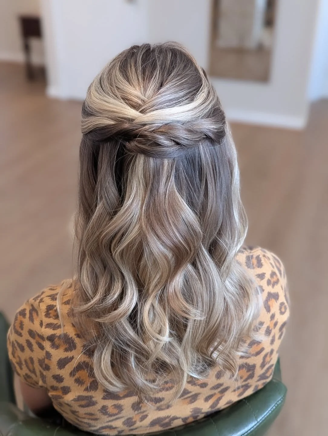 Dreamy trial look for the bride-to-be.

#curlyhairstyles
#virginiamakeupartist #virginiahairstylist #bridaltrial #bridalglowup