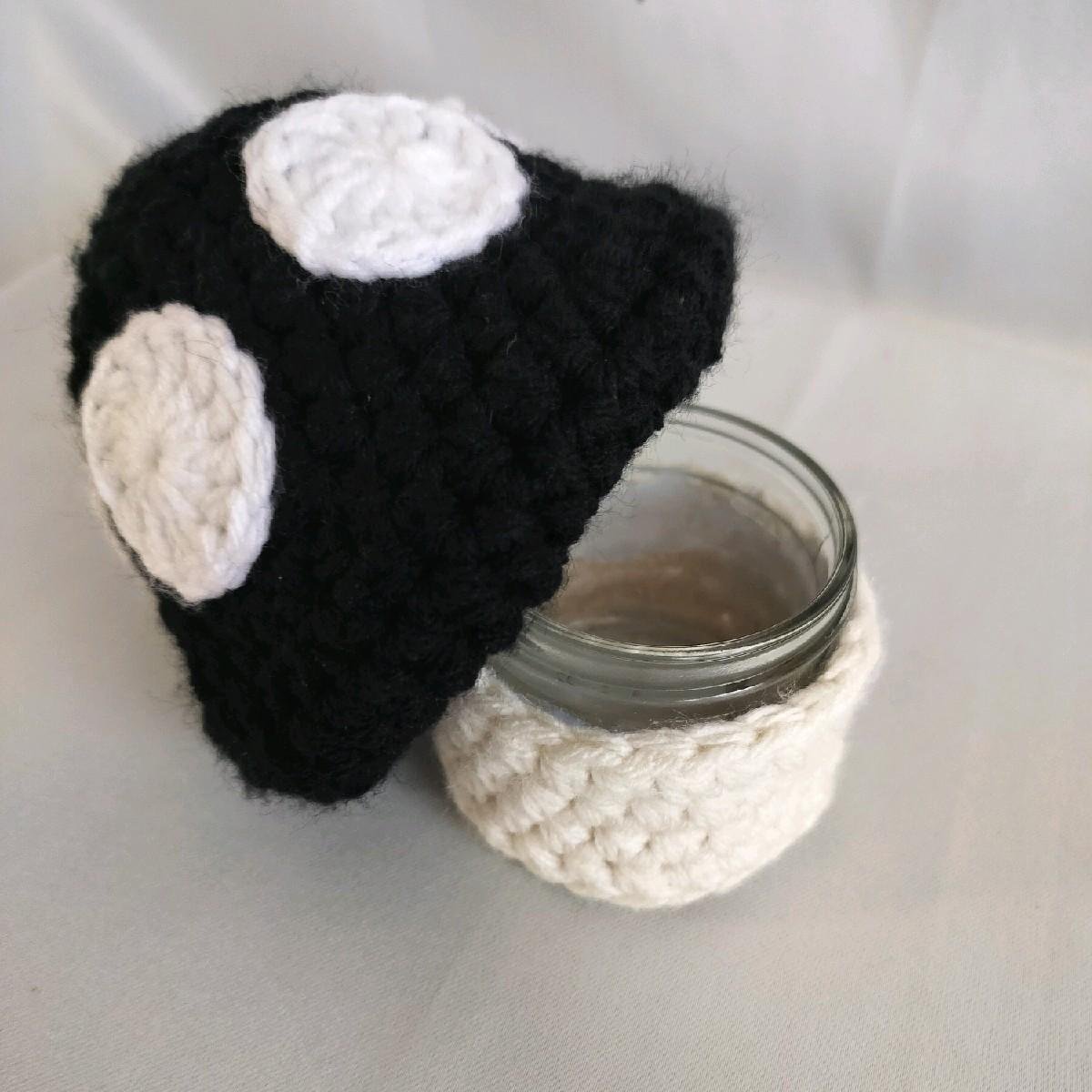 BLACK JAR.jpeg