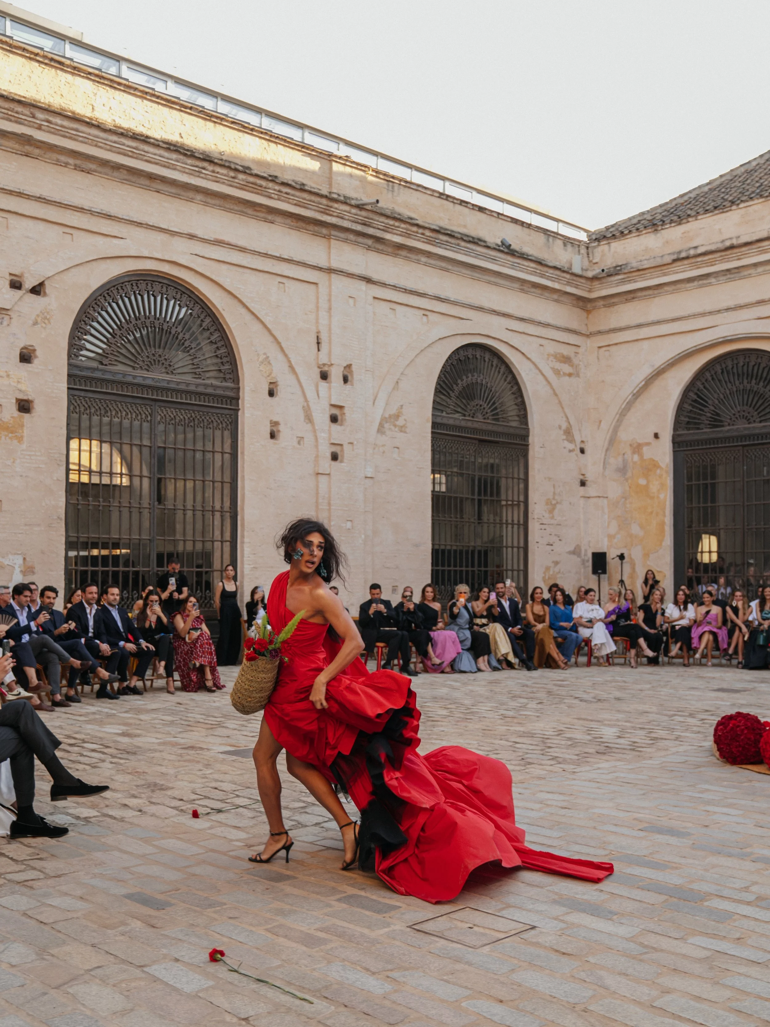 📸 @olialikhobitska para @vanitatis  desfile @fabioencinar @encinar_brand @raulromeropress 
&bull;
&bull;
&bull;
&bull;
&bull;
#fotografasevilla #fotografosevilla #olialikhobitskaphoto #eventosevilla