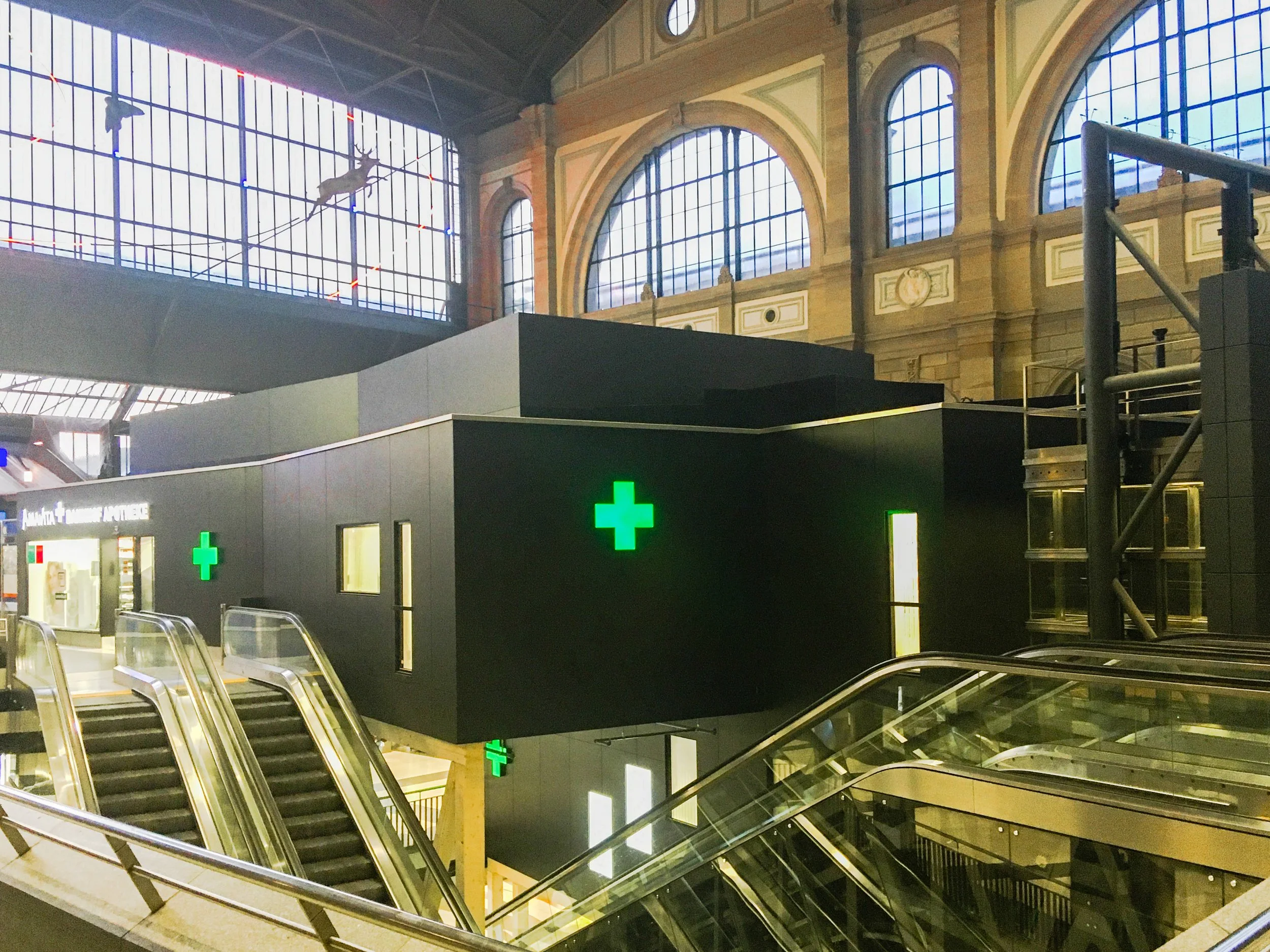 Nr. 035: 19. Mai 2020, Hauptbahnhof Zürich, Provisorium Apotheke, wieder abgebaut