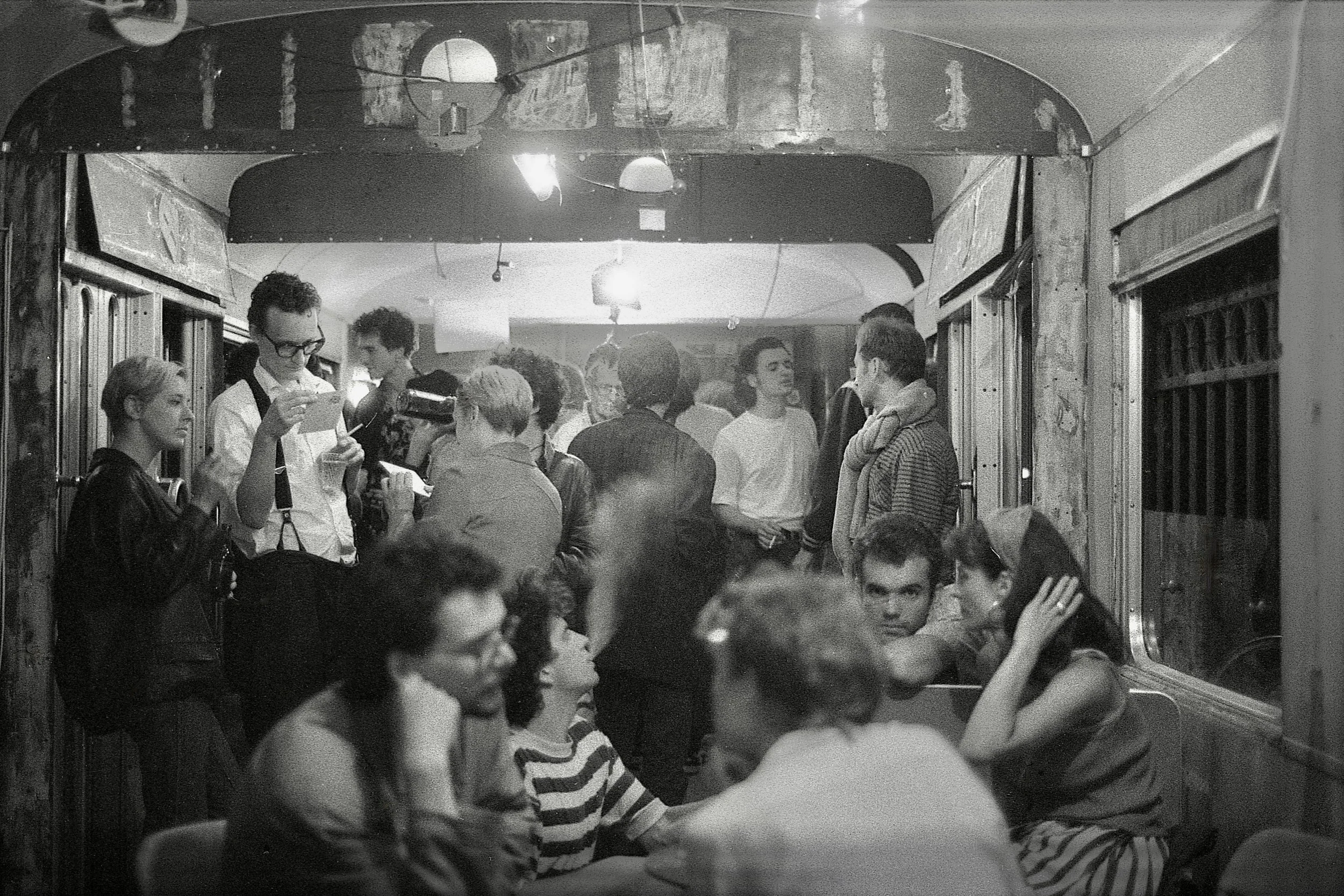 Juli 1991, Zone 5 Bar im Eisenbahnwagen am Letten Zürich