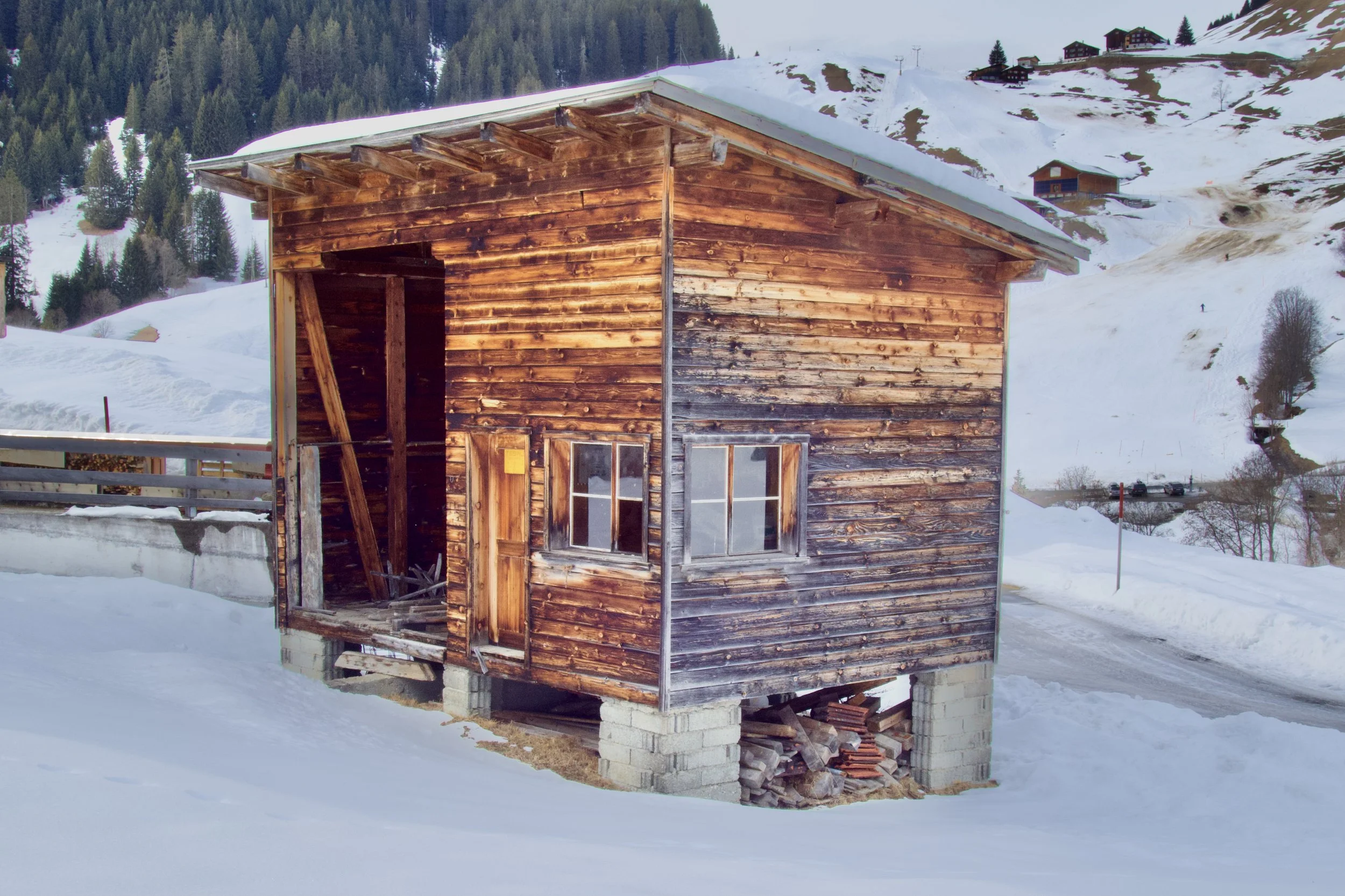 Nr. 144: 11. Februar 2025, ehem. Skilifthäuschen Marschall, in Betrieb ca. 1979-1990, Innerascharina, Gmde. Luzein (GR)