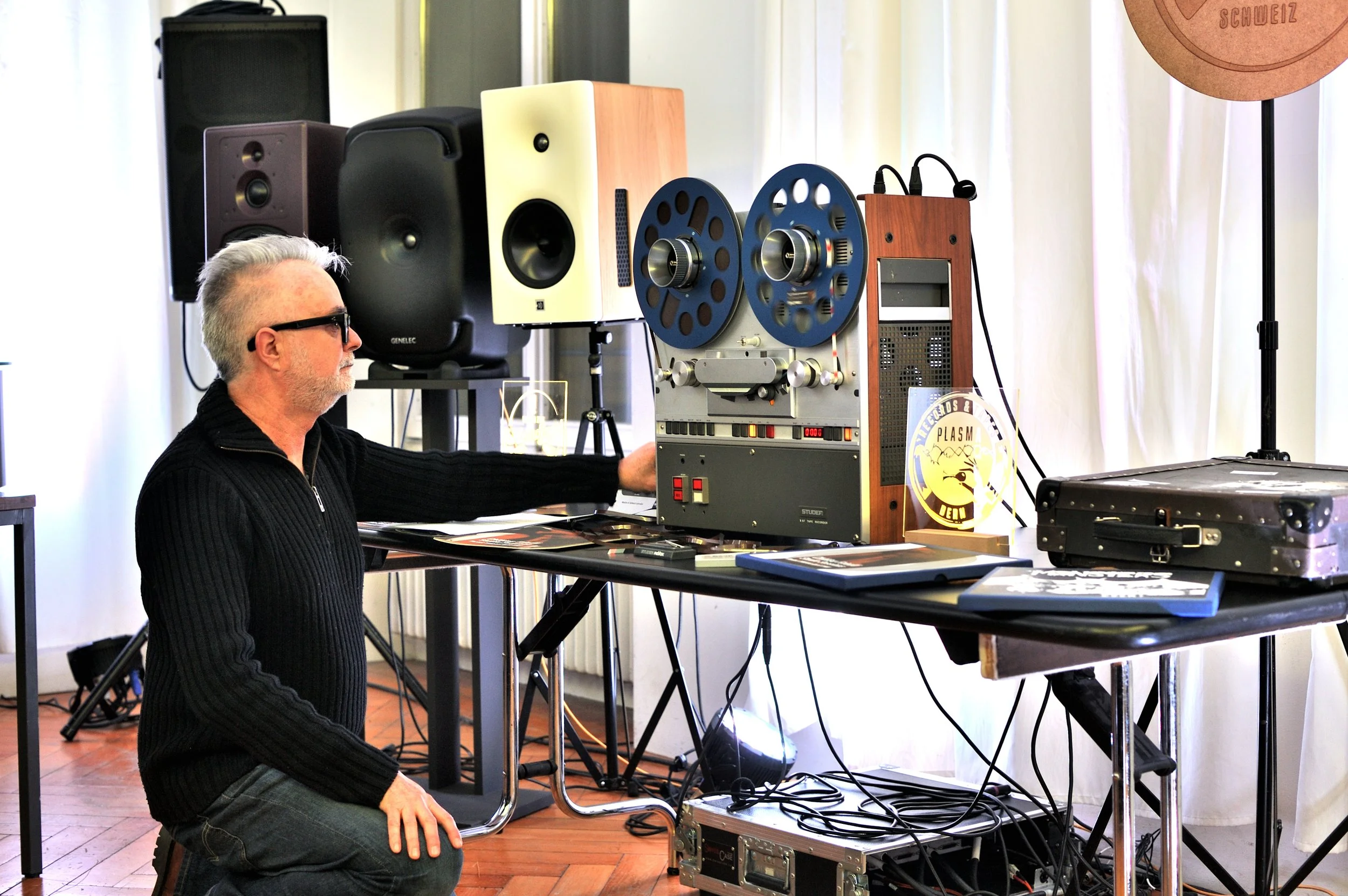 Auch das Tonband feiert Renaissance; die Community der Liebhaber guter Aufnahmen wächst. Die Technik starb um ca. 2000 aus, nun gibt es wieder Hersteller von Tonköpfen und Bändern. Listening Session des Vereins Tonbandjagd in Zusammenarbeit mit der H