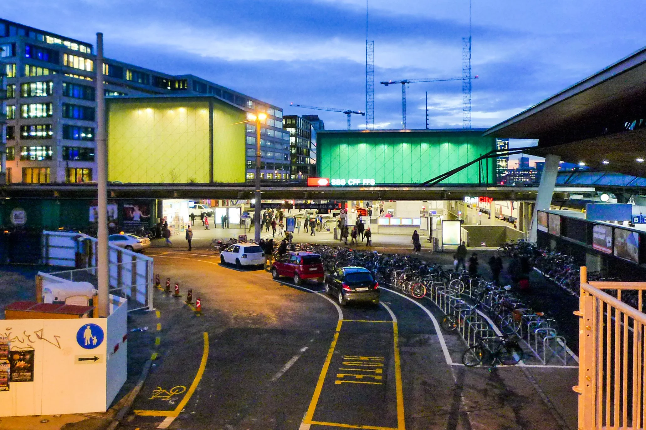 Nr. 006: 27. Dezember 2013, Hauptbahnhof Zürich, Provisorium Ausgang Europaallee; heute ersetzt.