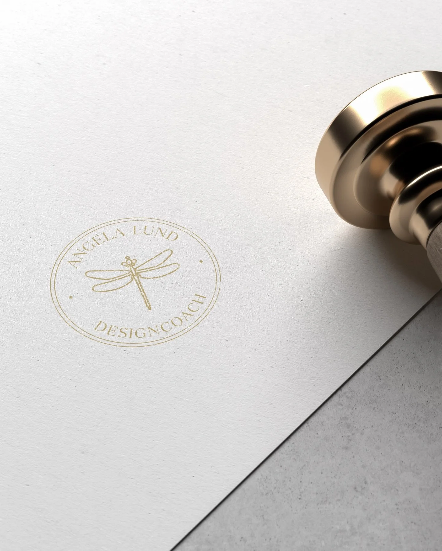 2026 with a clear direction.

I design digital solutions grounded in 20 years of experience &mdash; from industrial design for international brands to complete brand identities for ambitious entrepreneurs.

Every project reflects the same principles: