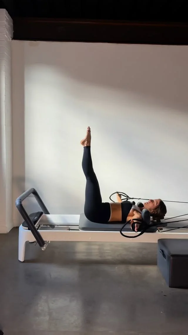 Some fun ideas for core sequences
Variations of single leg lower with arm press and arm + leg circles
Both very fun simple and effective !!
🖤🖤
