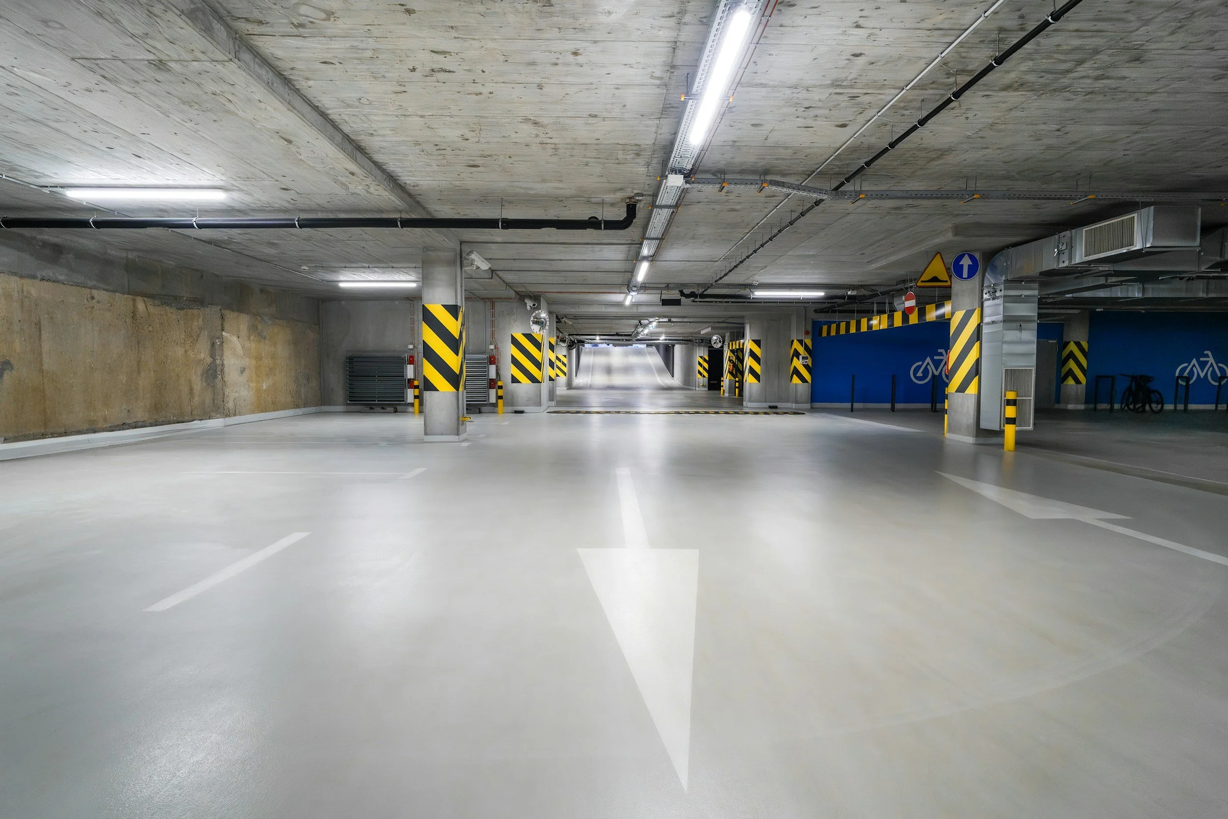 Epoxy Floor Coating vs. Polyaspartic: Pros and Cons