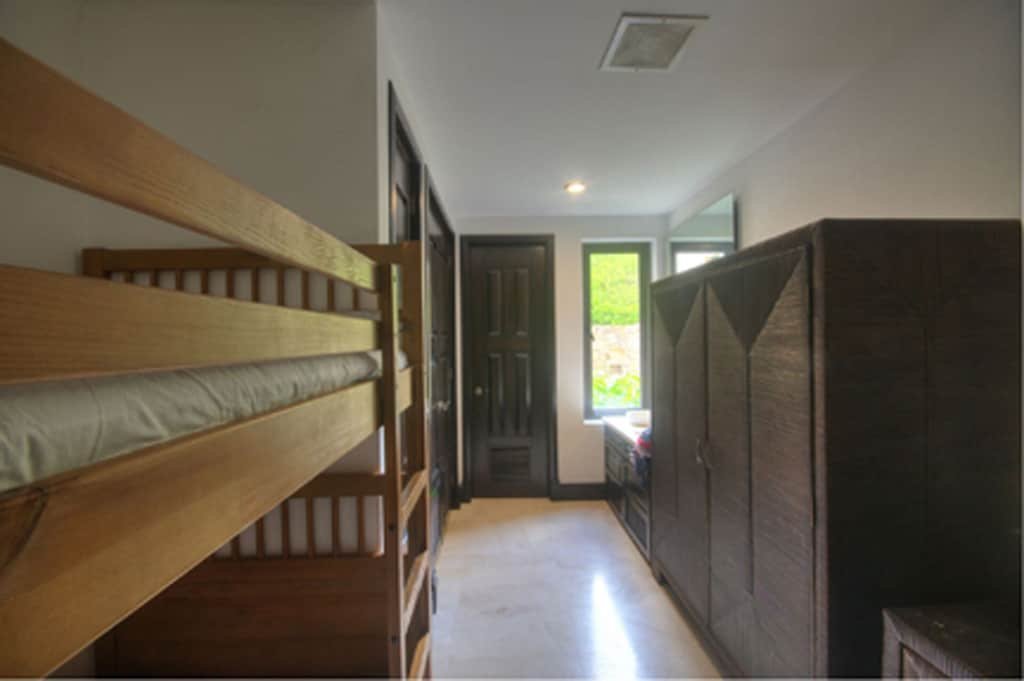ROOM 4.jpg