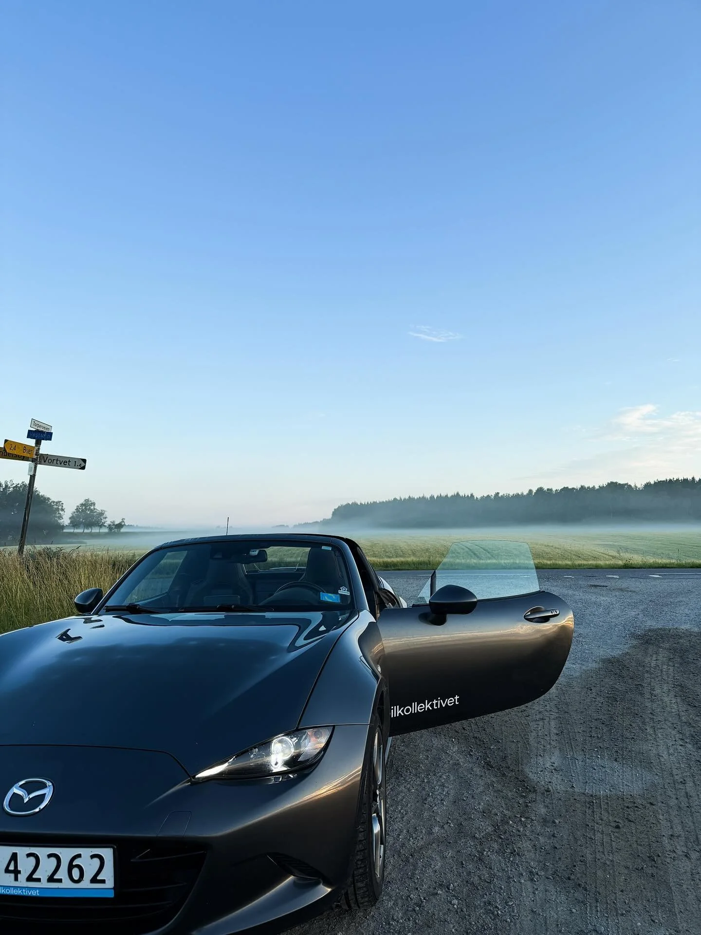 Dagens morgenkaffe ble erstattet med en frisk tur i vår Mazda MX-5. Medeiere har sine fordeler 🗣️#bilkollektivet #mx5