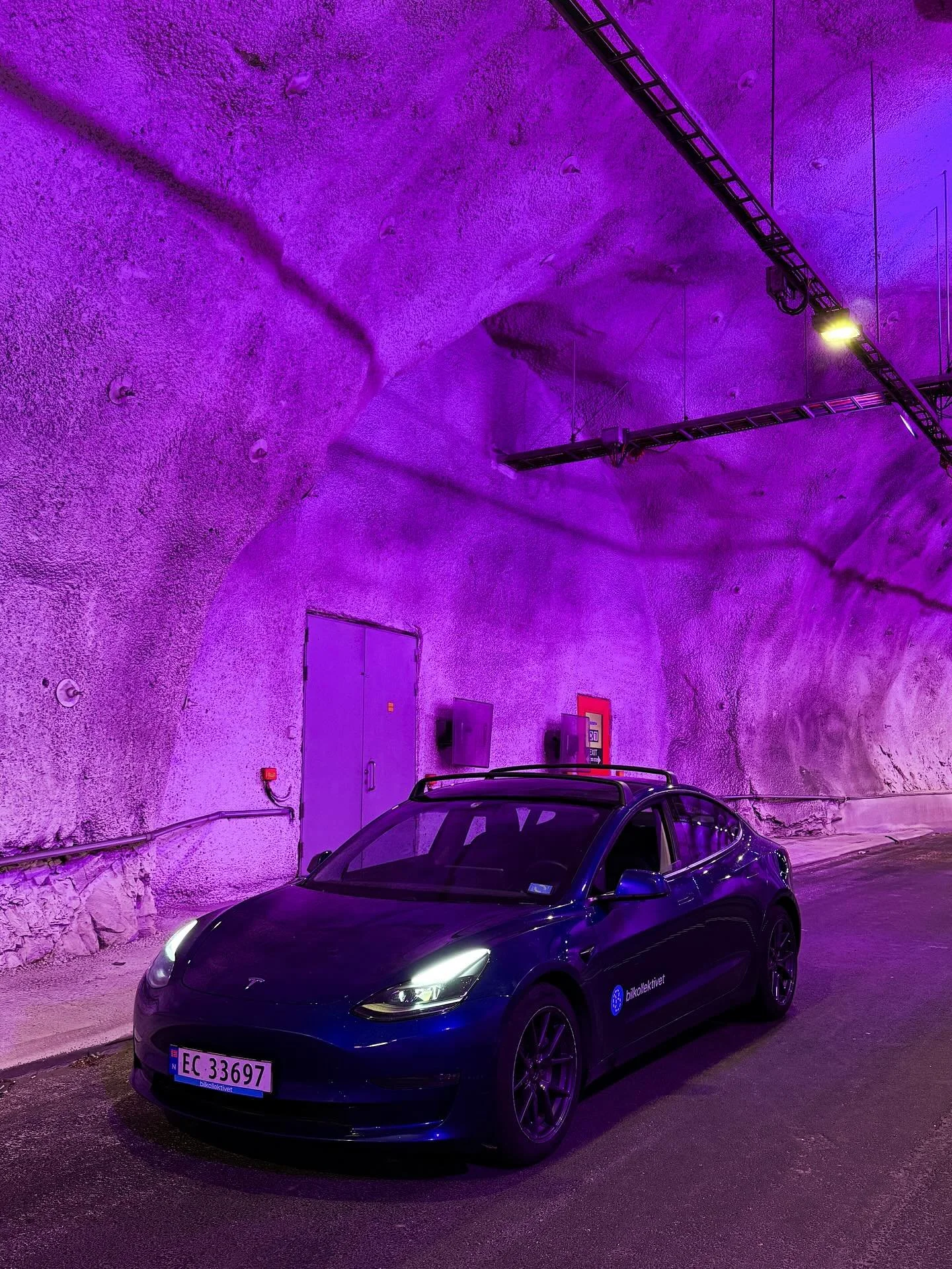 En bil, en tunnel og tusenvis av meter gjennom norsk fjell. Del bilen. Opplev mer💜 #Lærdalstunnelen #bildeling #Norgesferie #bilkollektivet