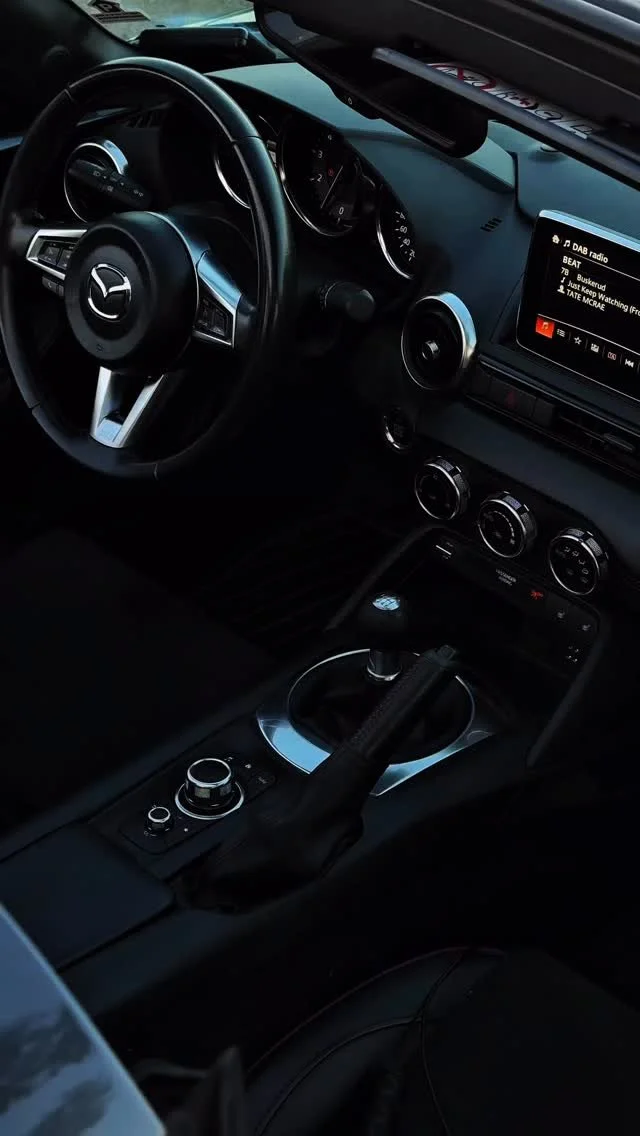 Solnedganger er ekstra spesielle med denne✨#mazdamx5 #bilkollektivet