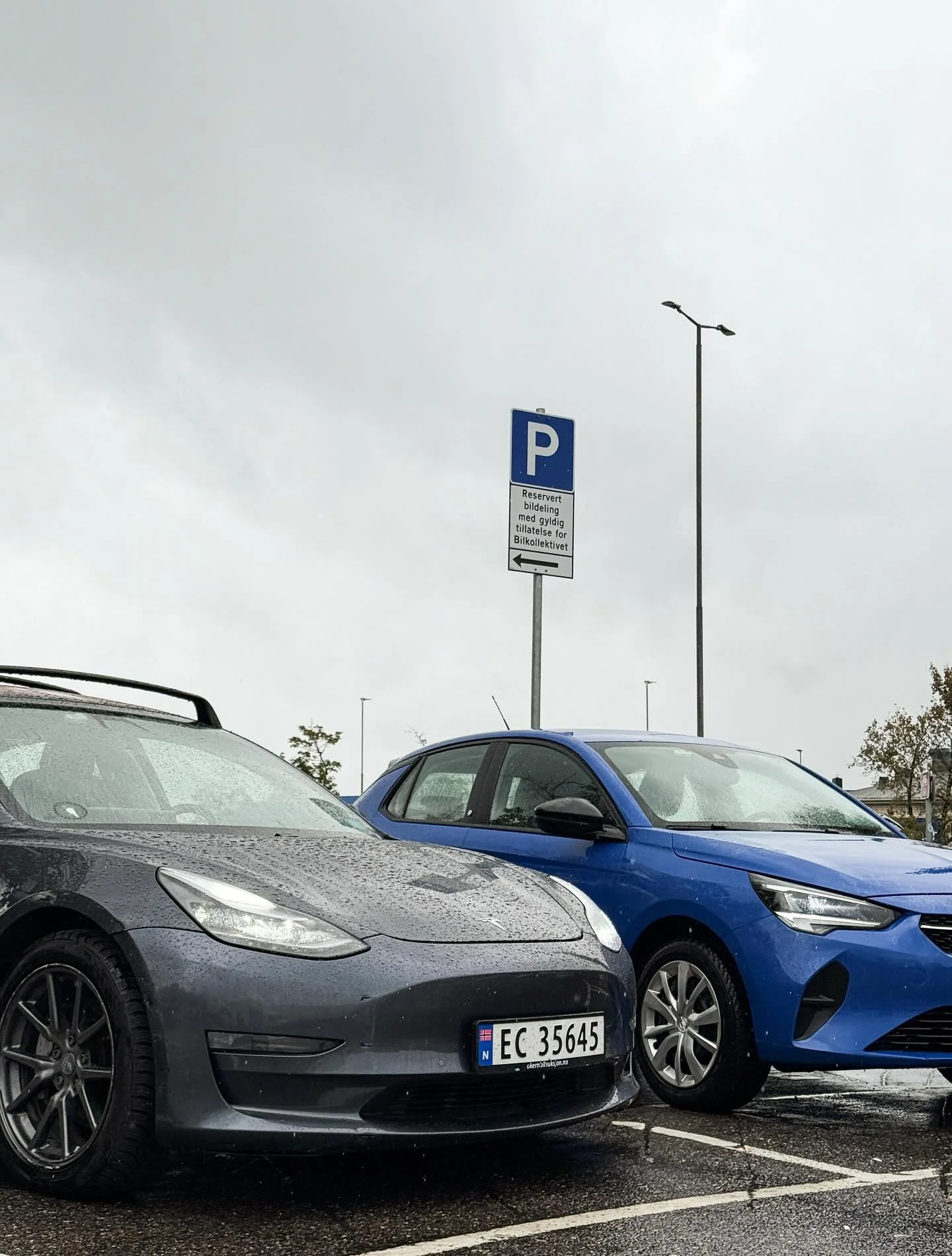Tesla til fjells, Corsa til byen😏
#bilkollektivet #model3 #corsae