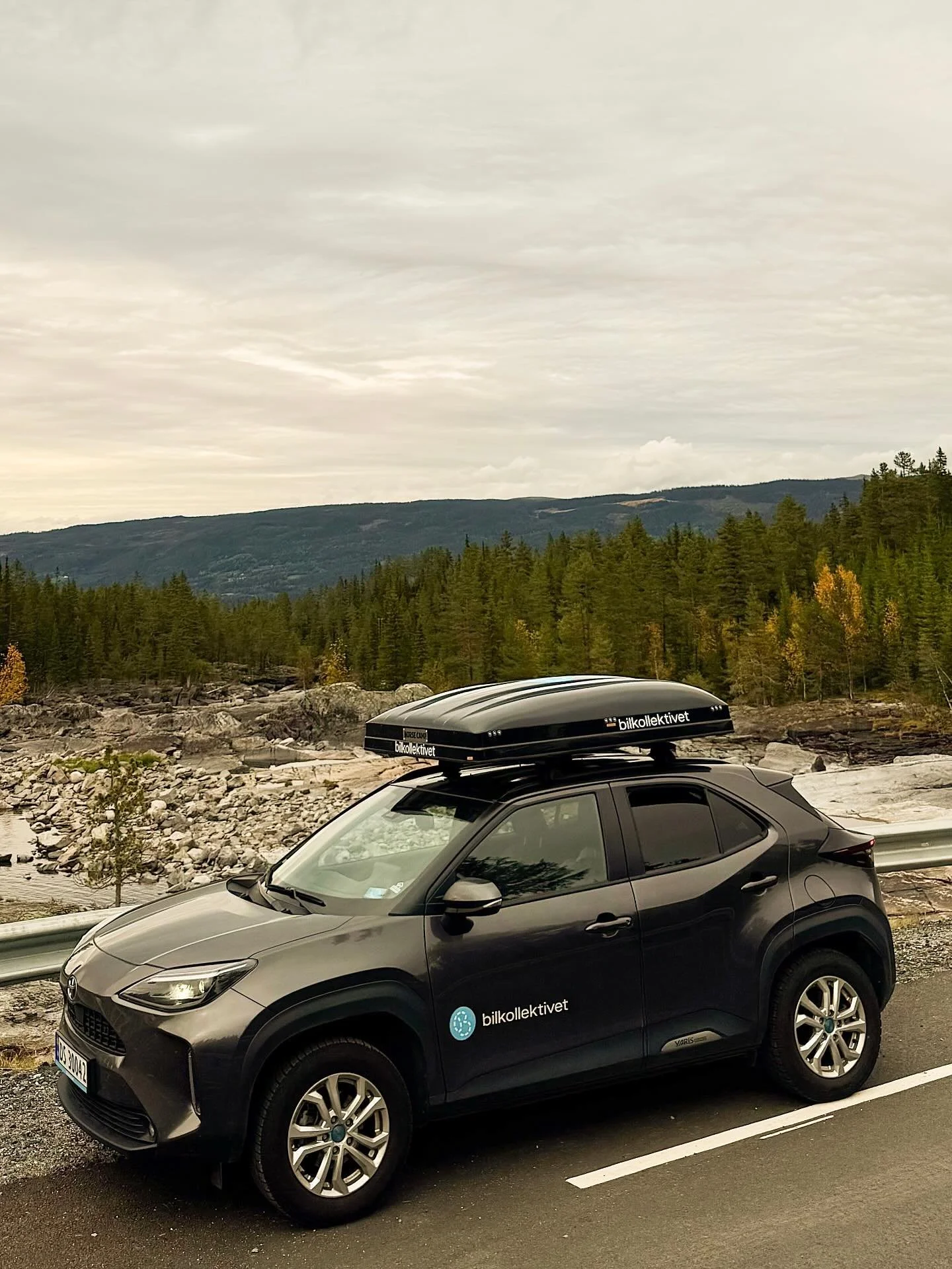 Ikke hytte? Ikke hotell? Ikke stress😌
#bilkollektivet #yariscross #norsecamp