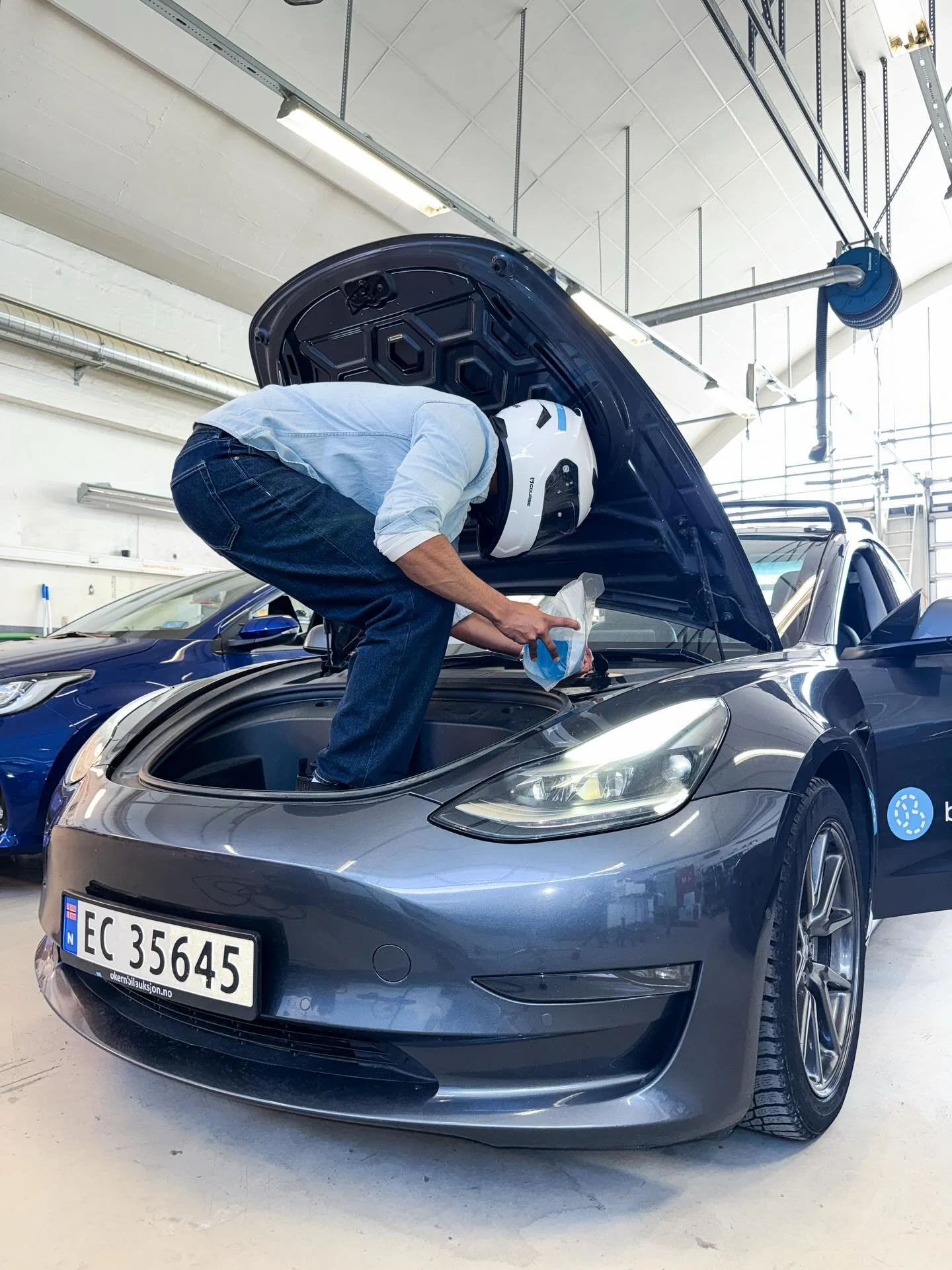 Delt bil = delt ansvar for fylling av spylerv&aelig;ske 

#bilkollektivet #model3