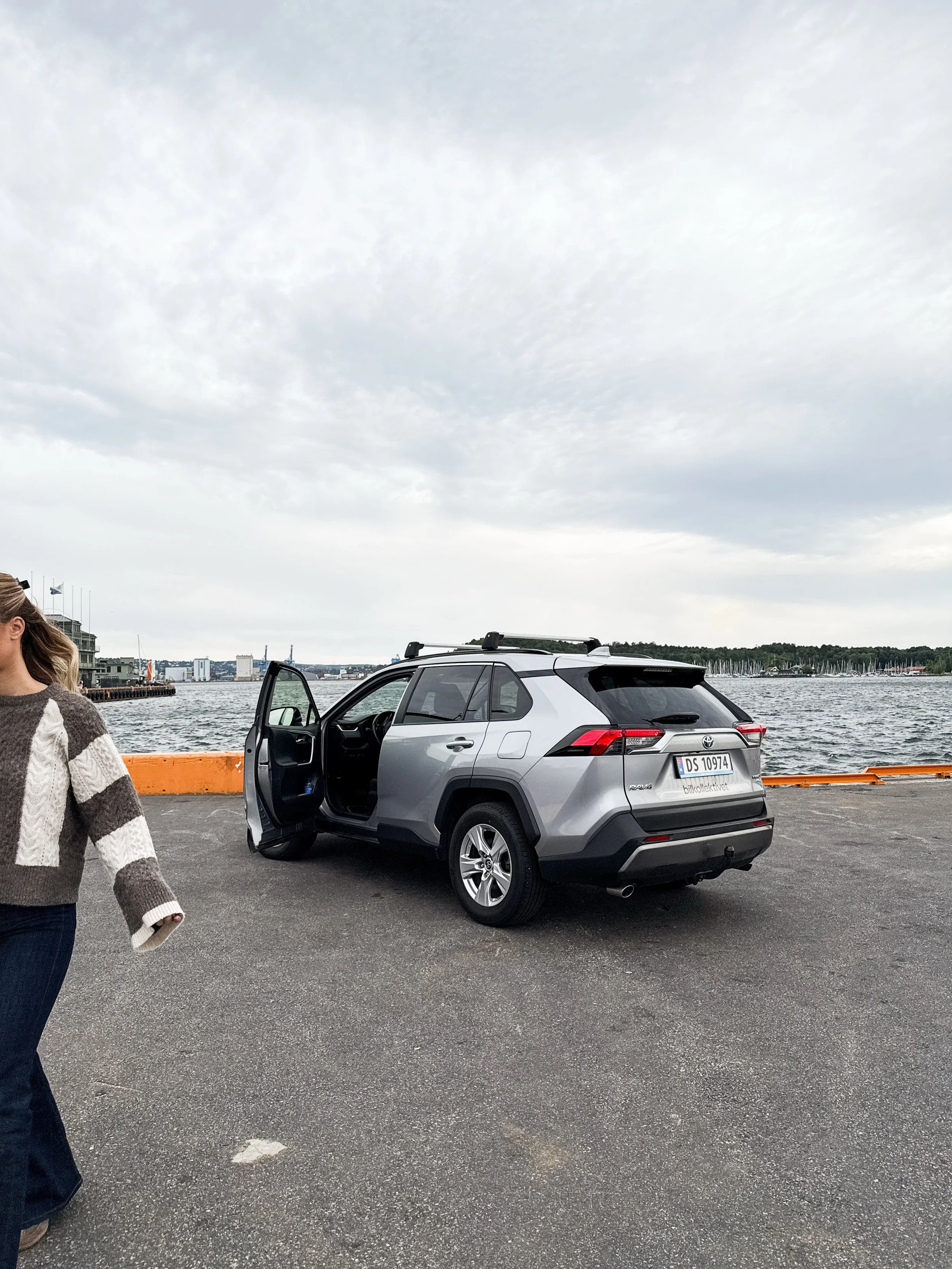 H&aring;per alle f&aring;r en fin helg!✨

#bilkollektivet #RAV4