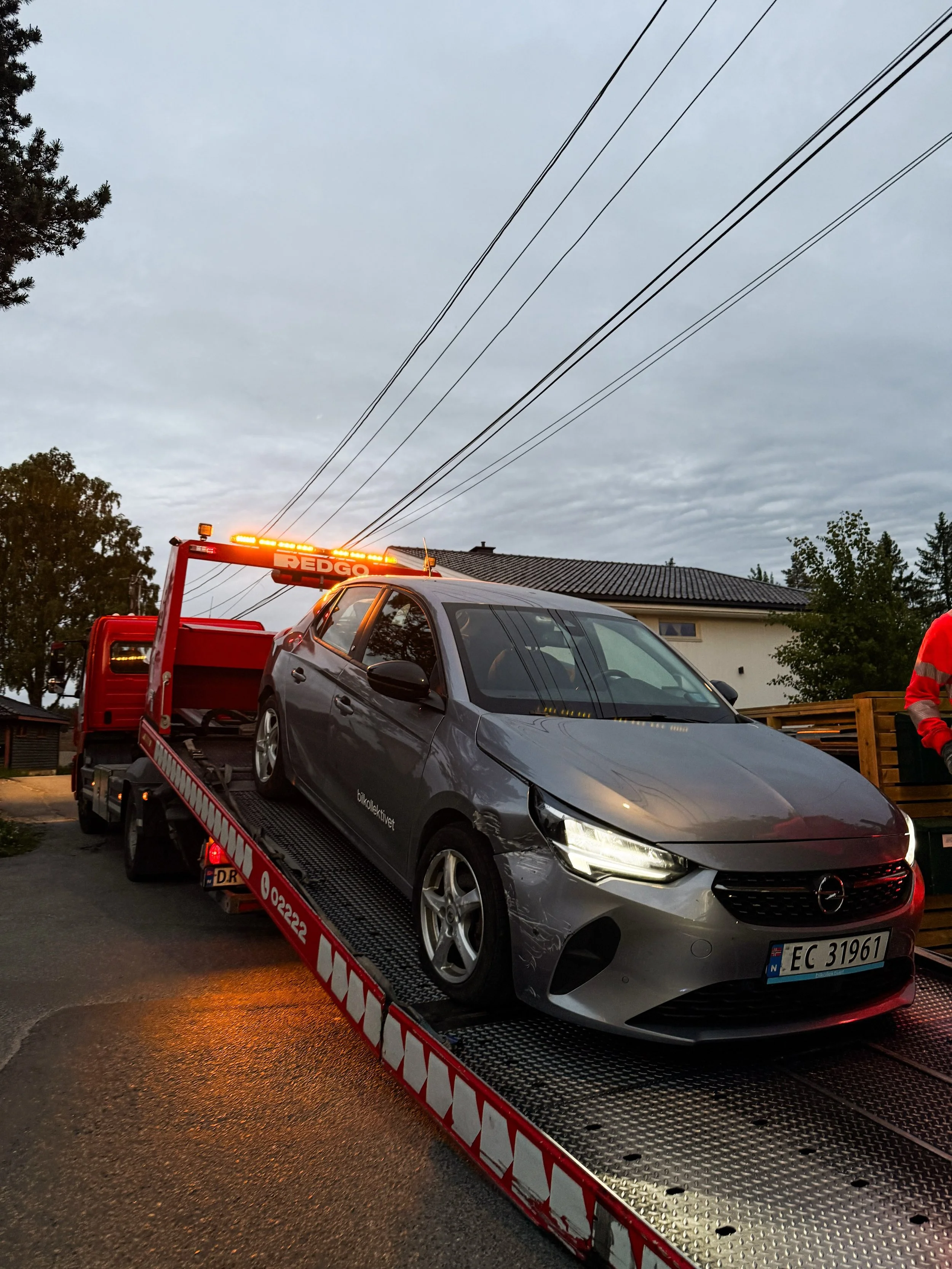Shit happens. Heldigvis har du mobilitetsgarantien dersom uhellet skulle v&aelig;re ute💥

#bilkollektivet #redgo #corsa