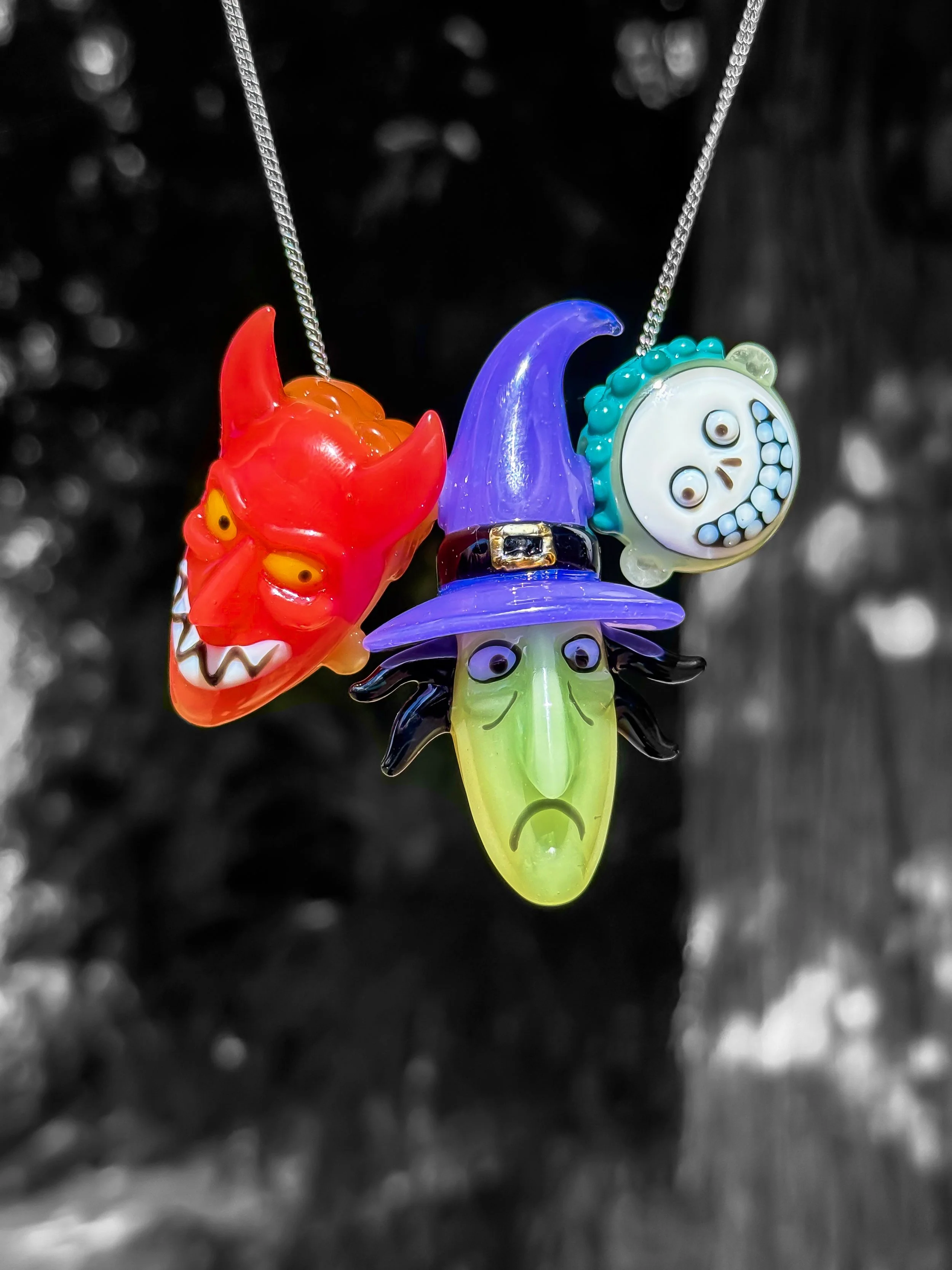 J Smart Glass Pendants Halloween Lock Stock Barrel group chain.jpg (Copy)