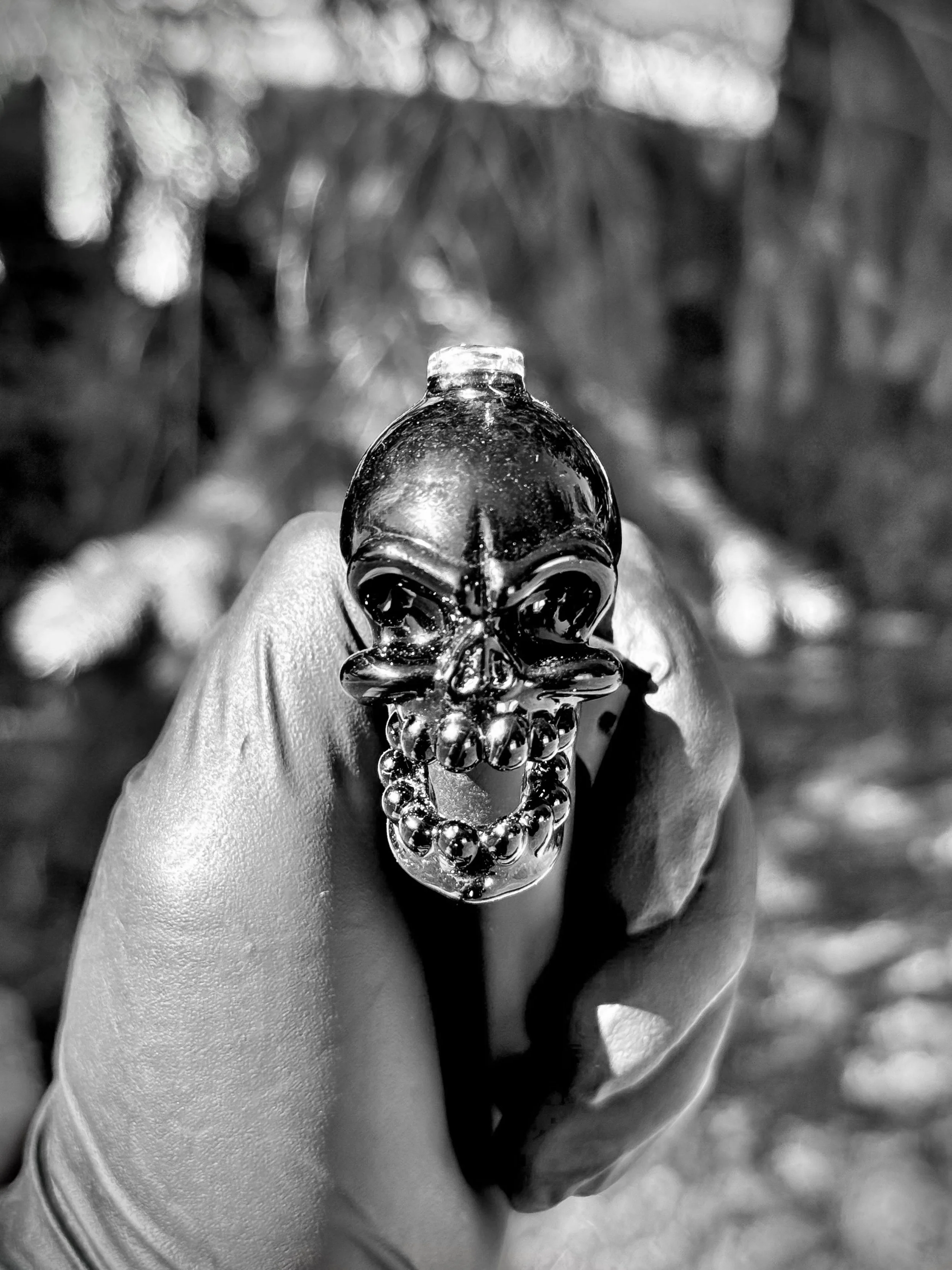 J Smart Glass Puffco Pivot Top Skull Jet Black Front.jpg