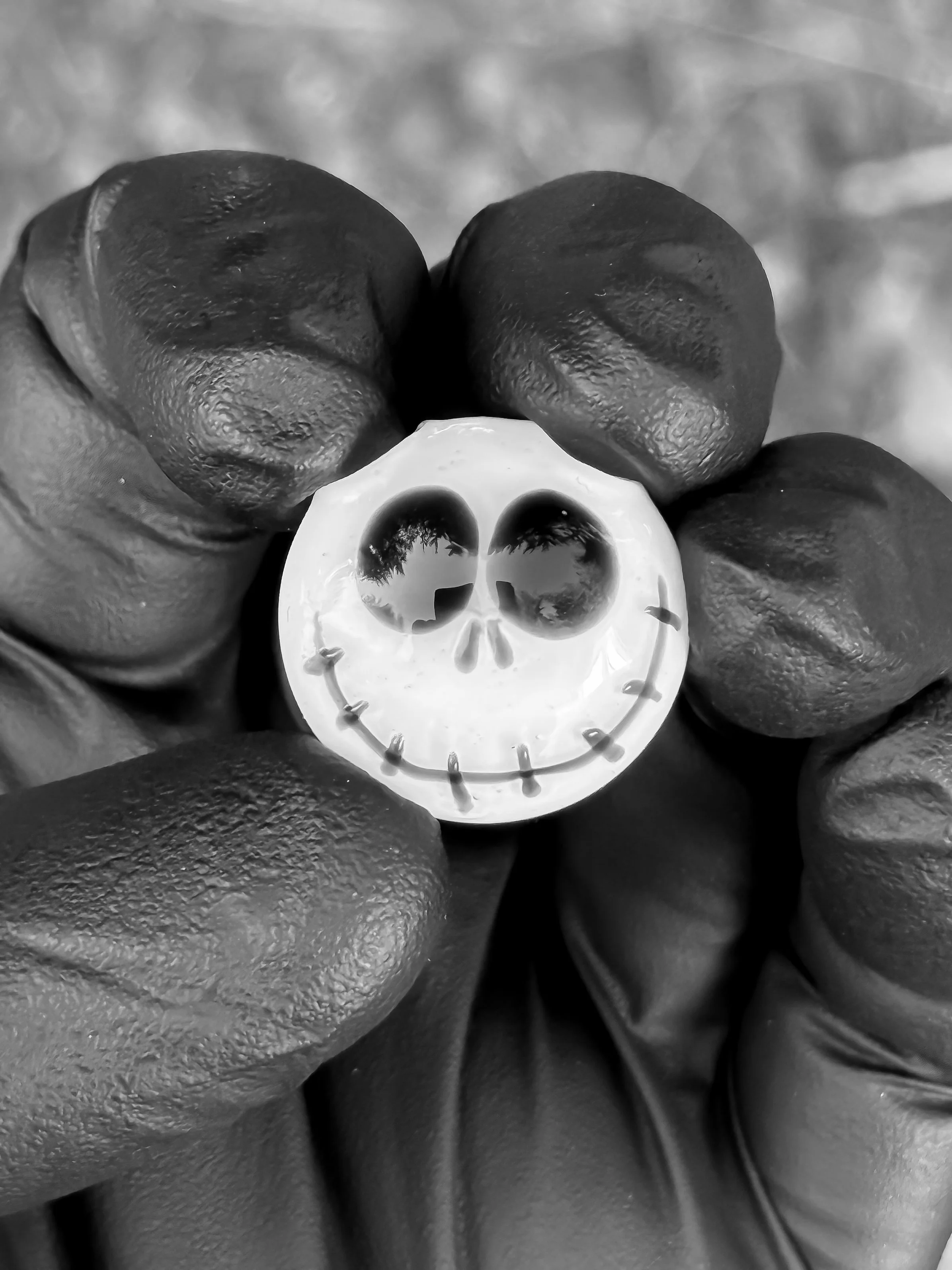 J Smart Glass Pendants Halloween Jack Skellington Mini front UV.jpg