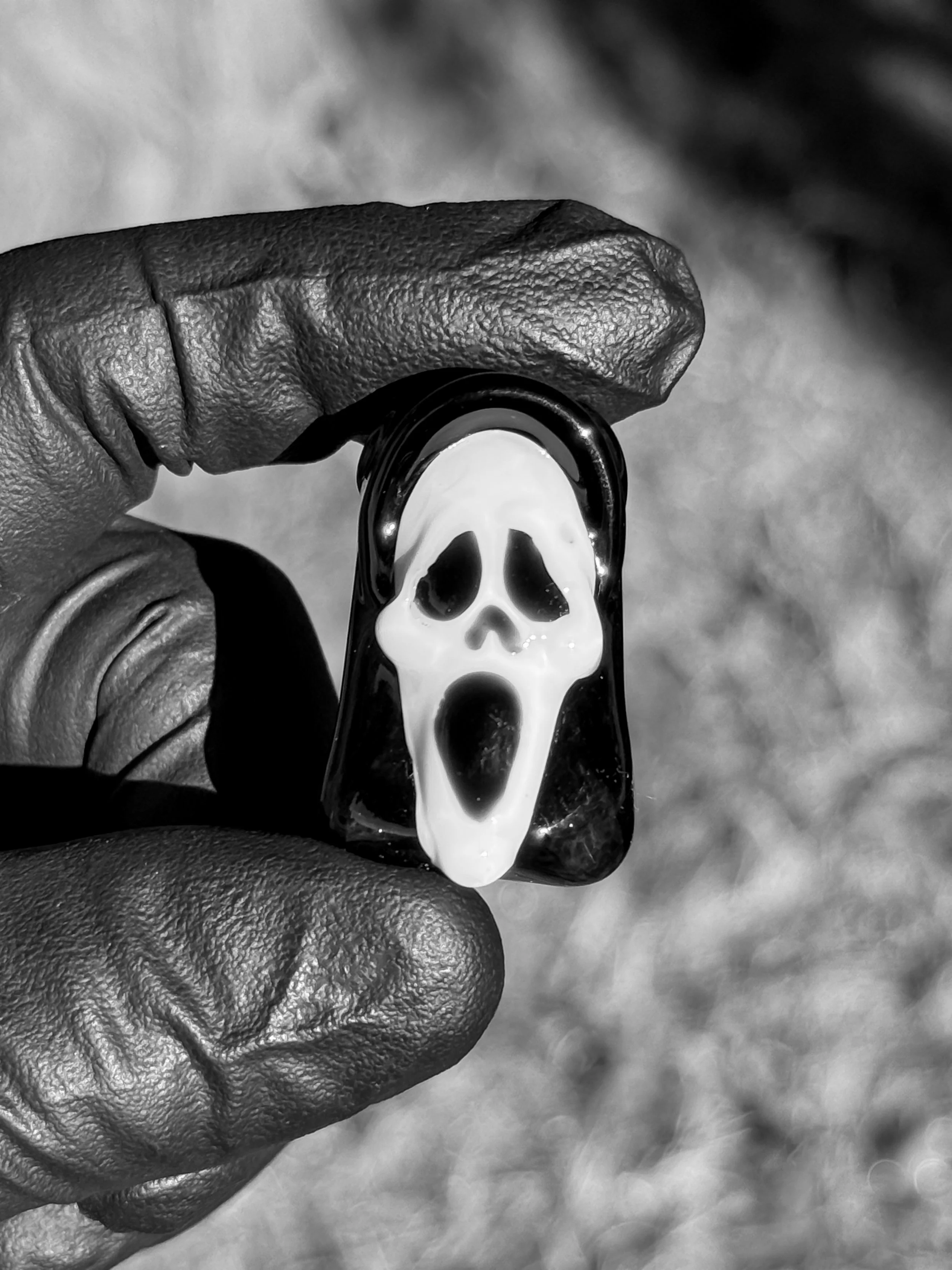 J Smart Glass Halloween Scream Ghostface Pendant front tilt.jpg