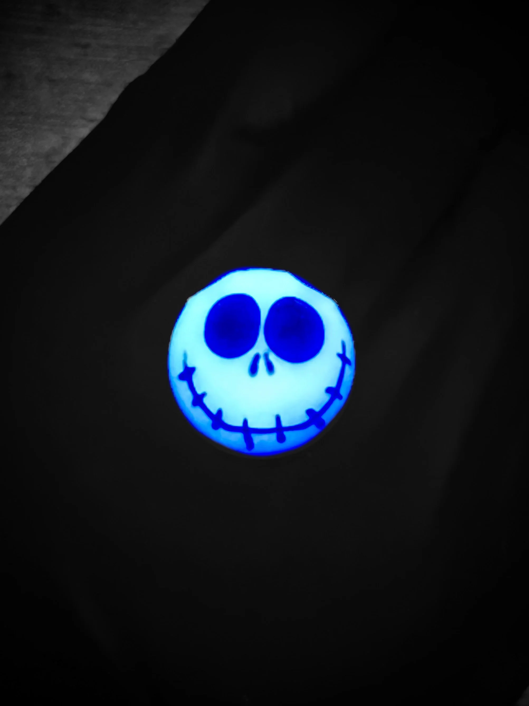 J Smart Glass Pendants Halloween Jack Skellington Mini front UV shot .jpg