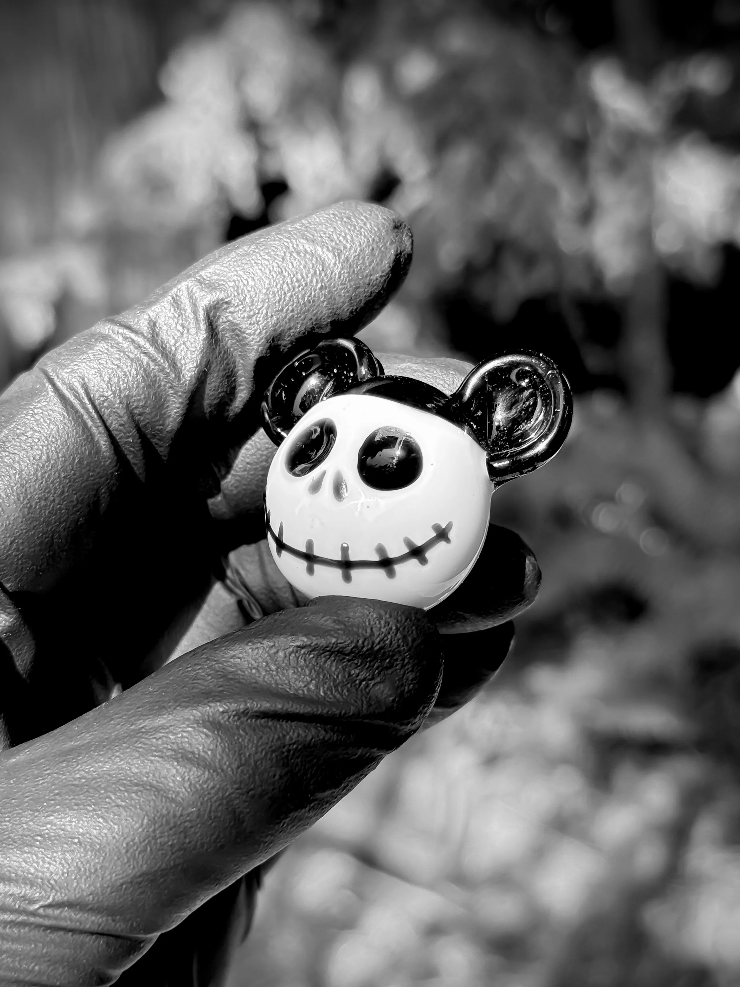 J Smart Glass Pendants Halloween Jack Skellington Mickey front right side.jpg