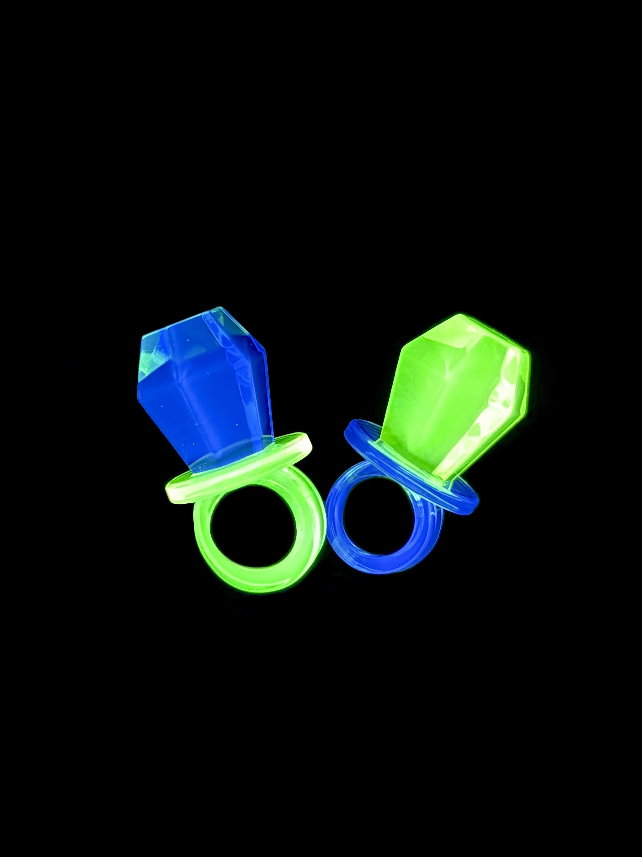 J Smart Glass Shop Pendants Ring Pop Ion and Blue Both UV.jpg